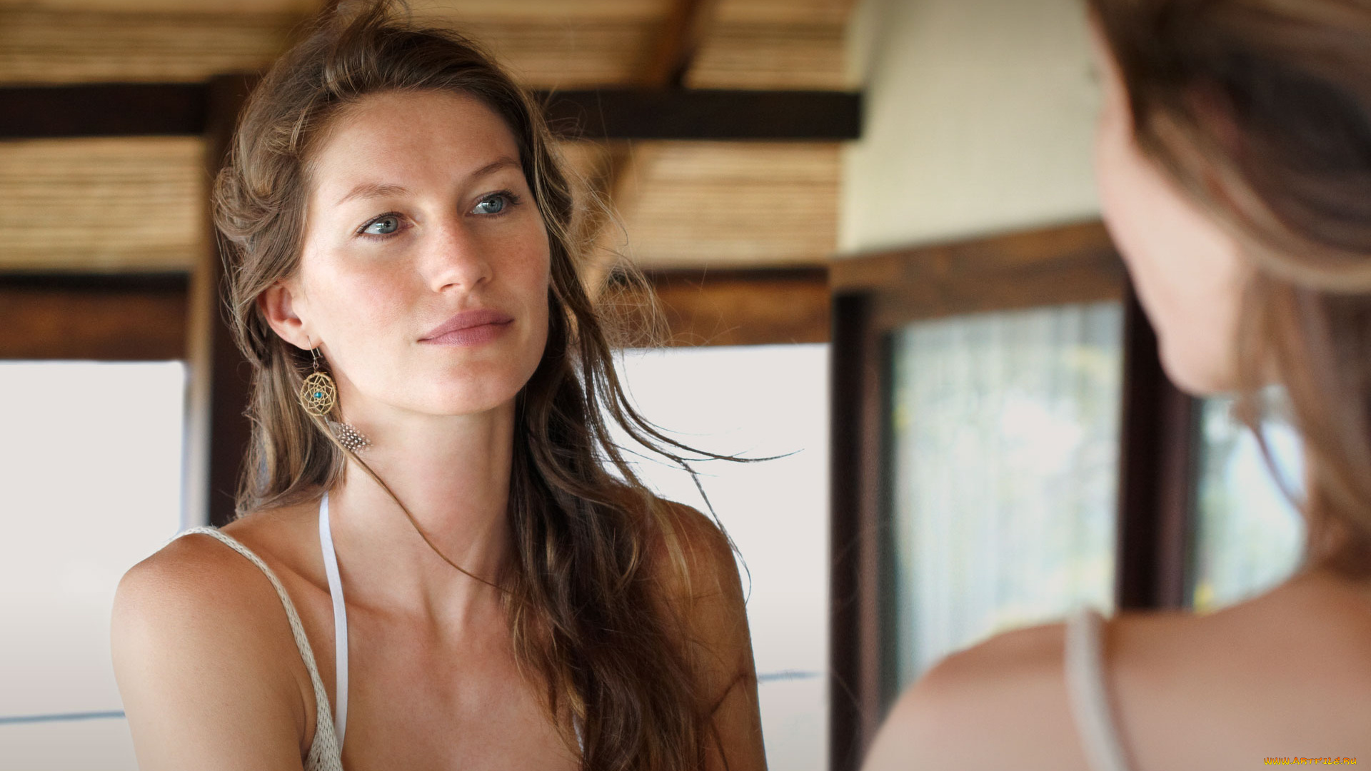 девушки, gisele, bundchen, дом, серьги, отражение, улыбка, модель, жизель, бундхен