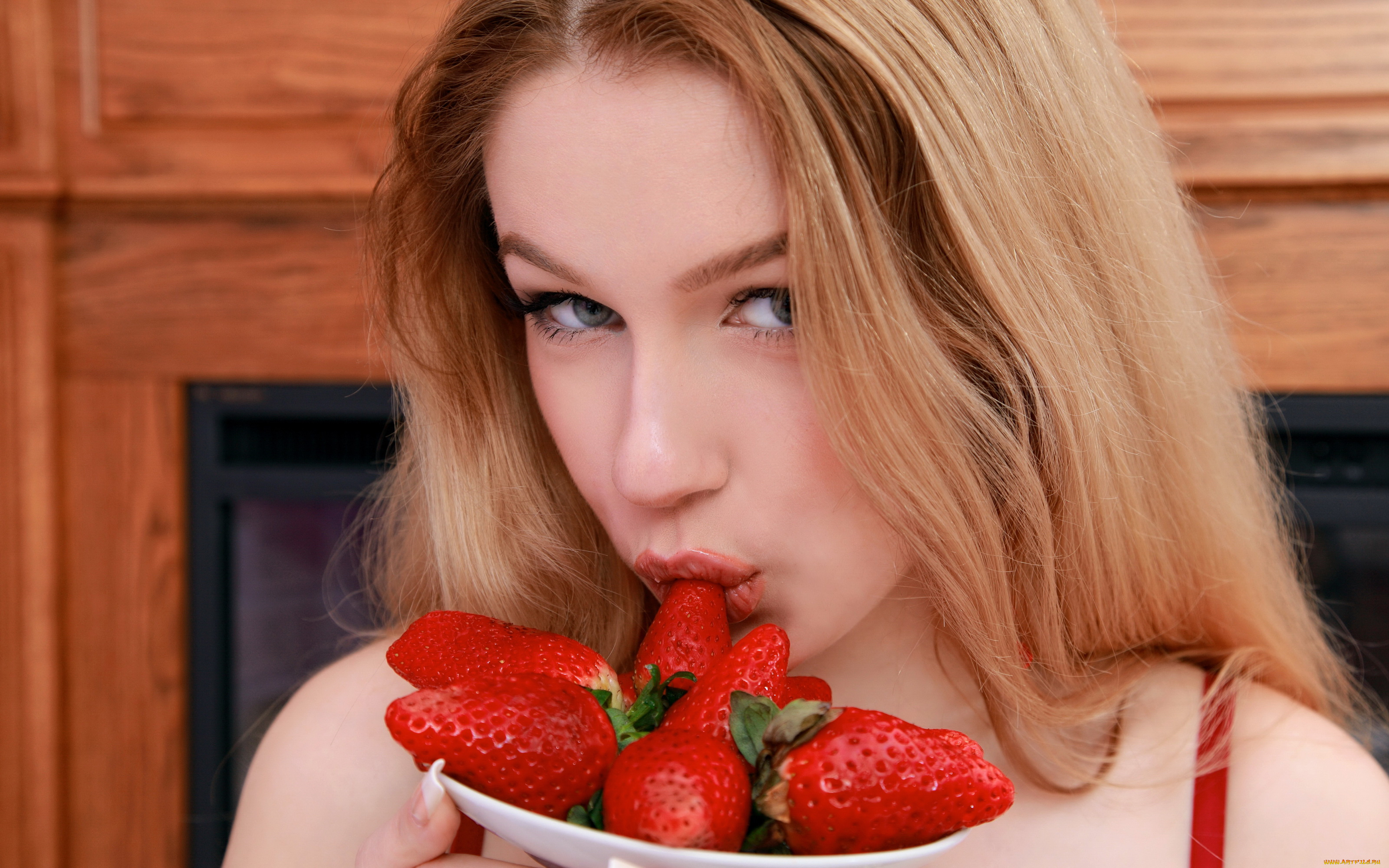 erica, b, девушки, -unsort, , лица, , портреты, глаза, блондинка, взгляд, губы, клубника