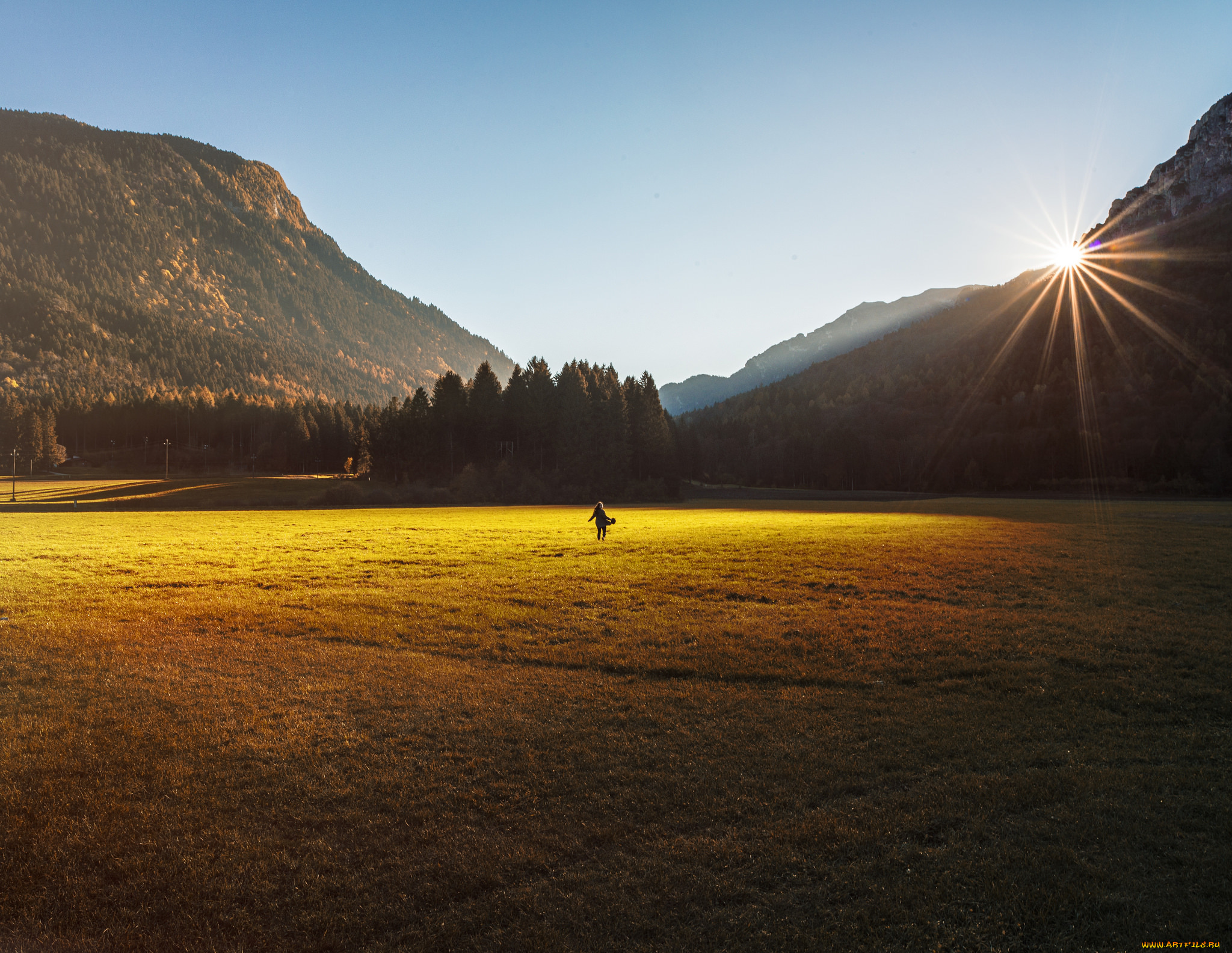 природа, восходы, закаты, спина, горы, девушка, небо, поле, солнце