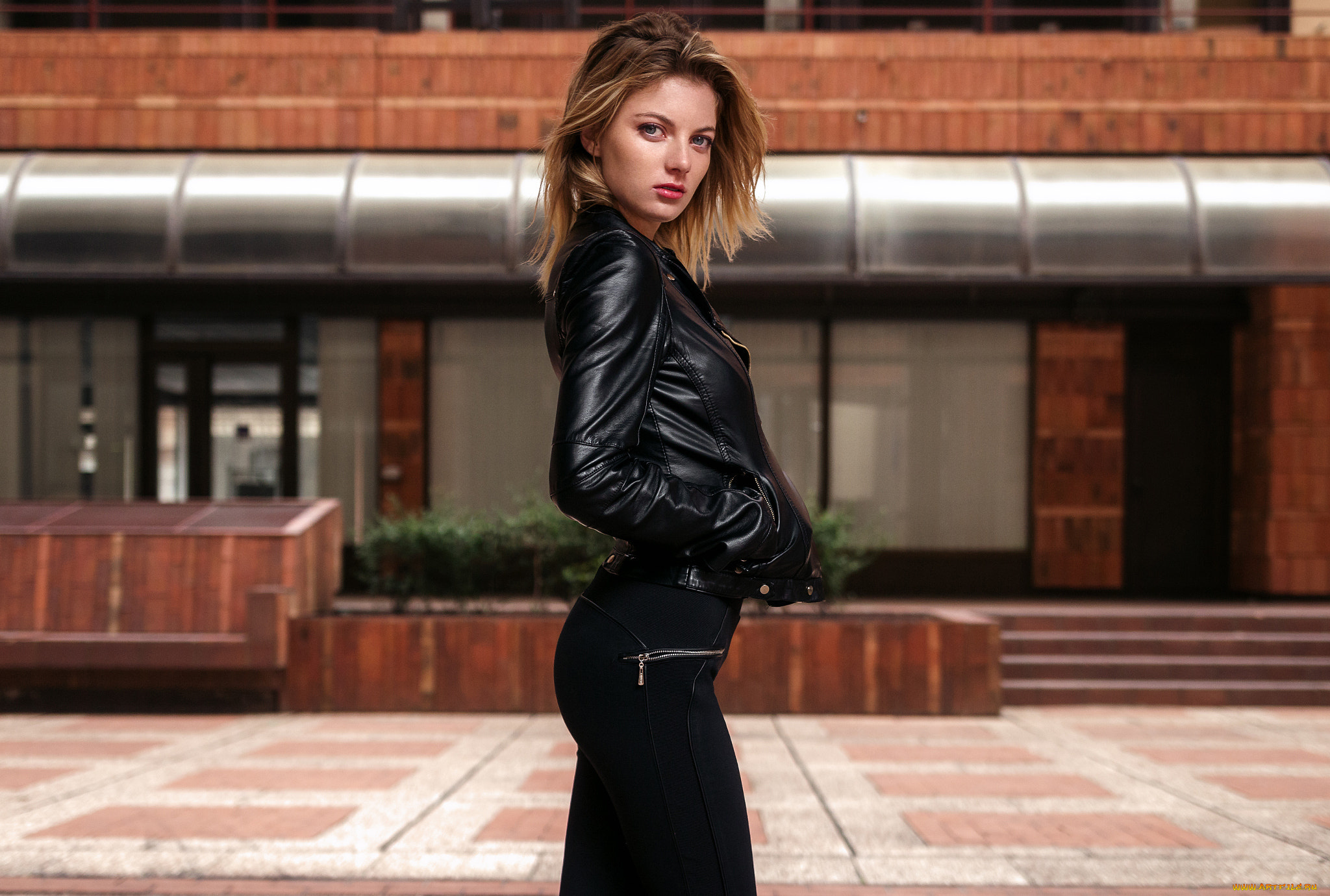 девушки, -unsort, , блондинки, , светловолосые, кожаные, куртки, блондинка, голубые, глаза, одежда, вид, сбоку, fabien, mir, взгляд, на, зрителя