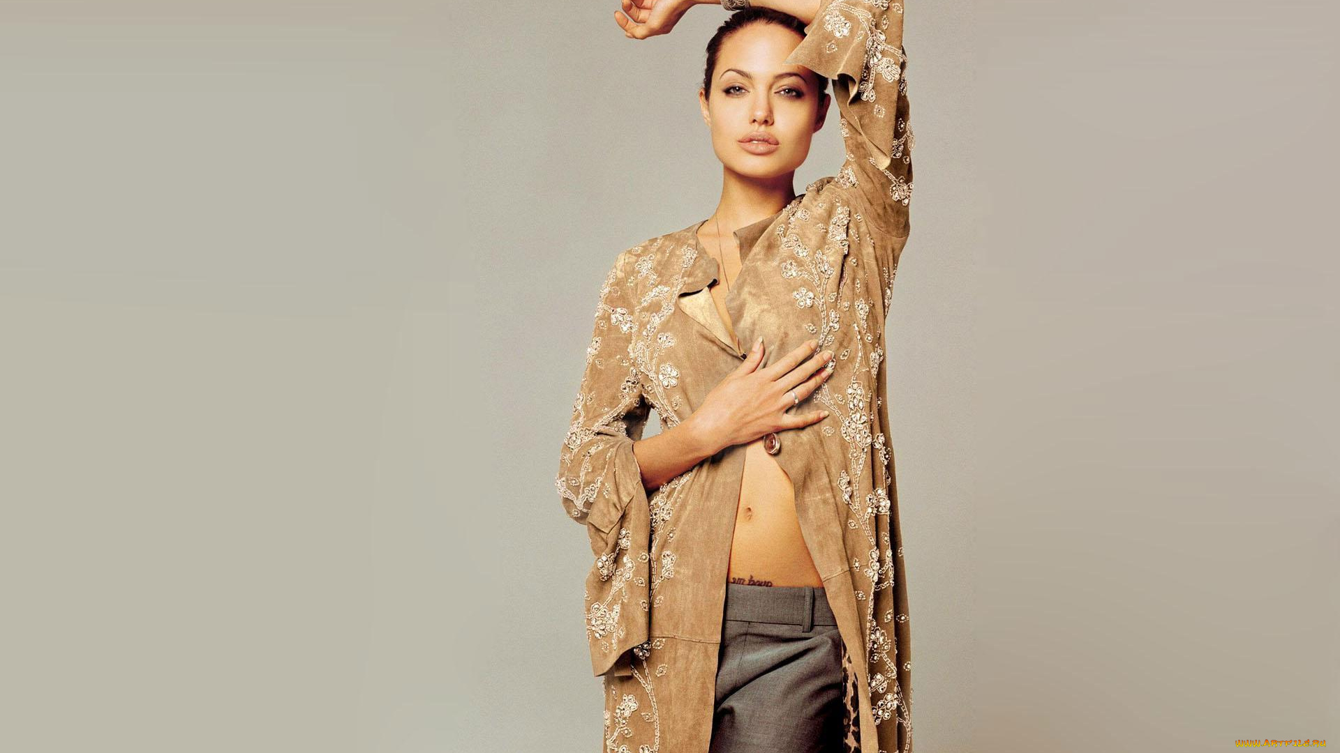 девушки, angelina, jolie, актриса, брюки, тату, рубашка