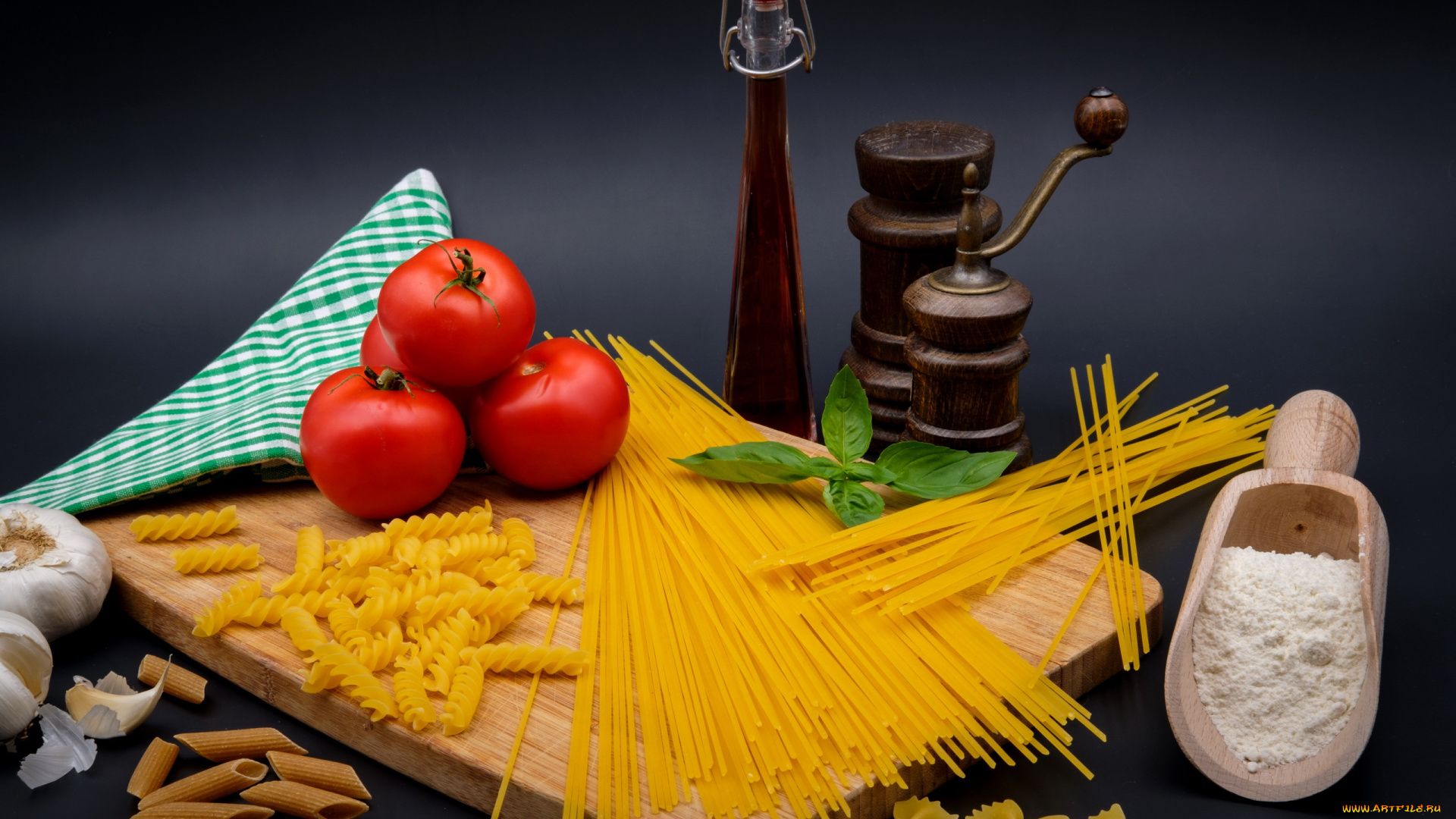 еда, макароны, , макаронные, блюда, спагетти, бантики, чеснок, мука, помидоры