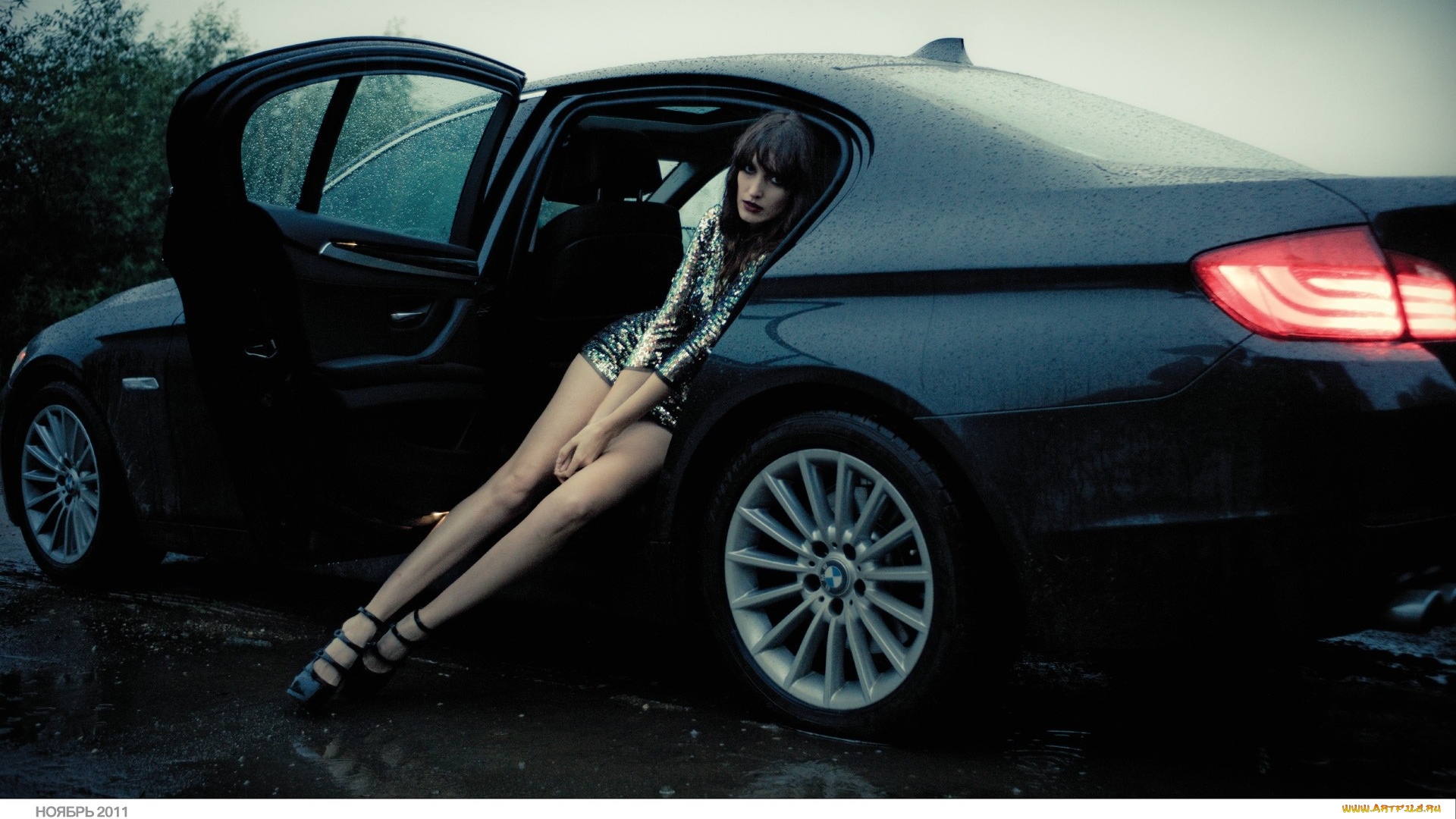 календари, девушки, дорога, ноги, машина, дождь
