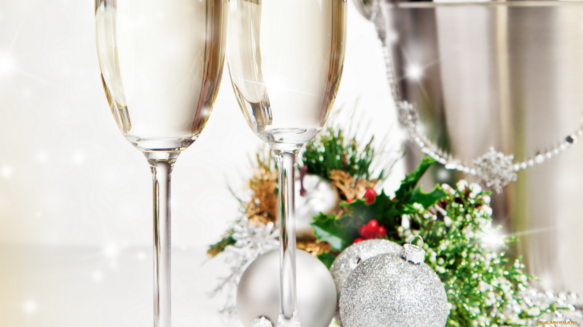 праздничные, угощения, бусы, шарики, ведерко, шампанское, бокалы