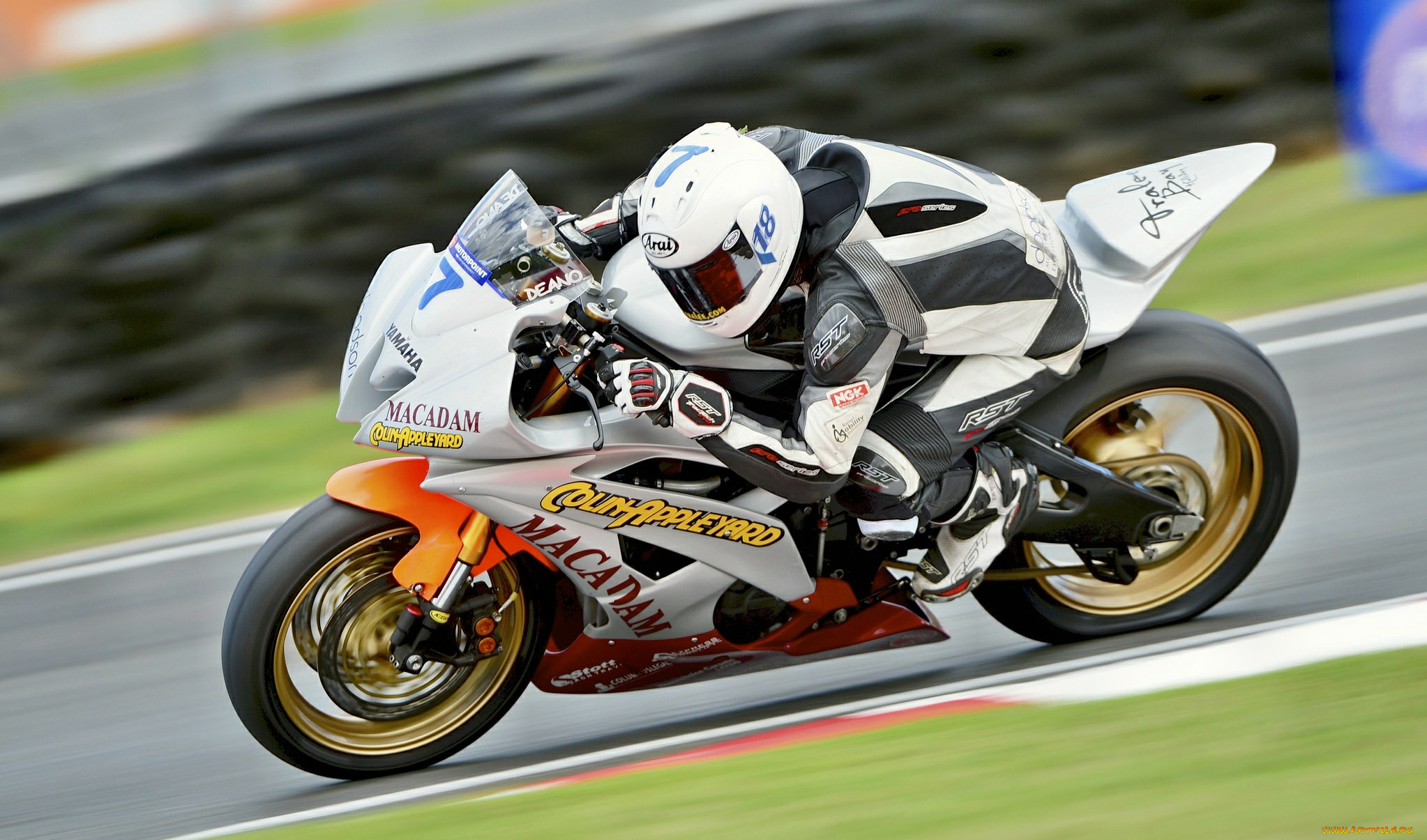 спорт, мотоспорт, вираж, байк, гонщиц, экипировка, шлем