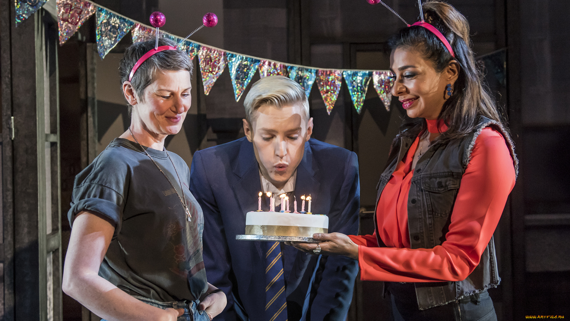 кино, фильмы, everybody`s, talking, about, jamie, парень, женщины, торт, день, рождения