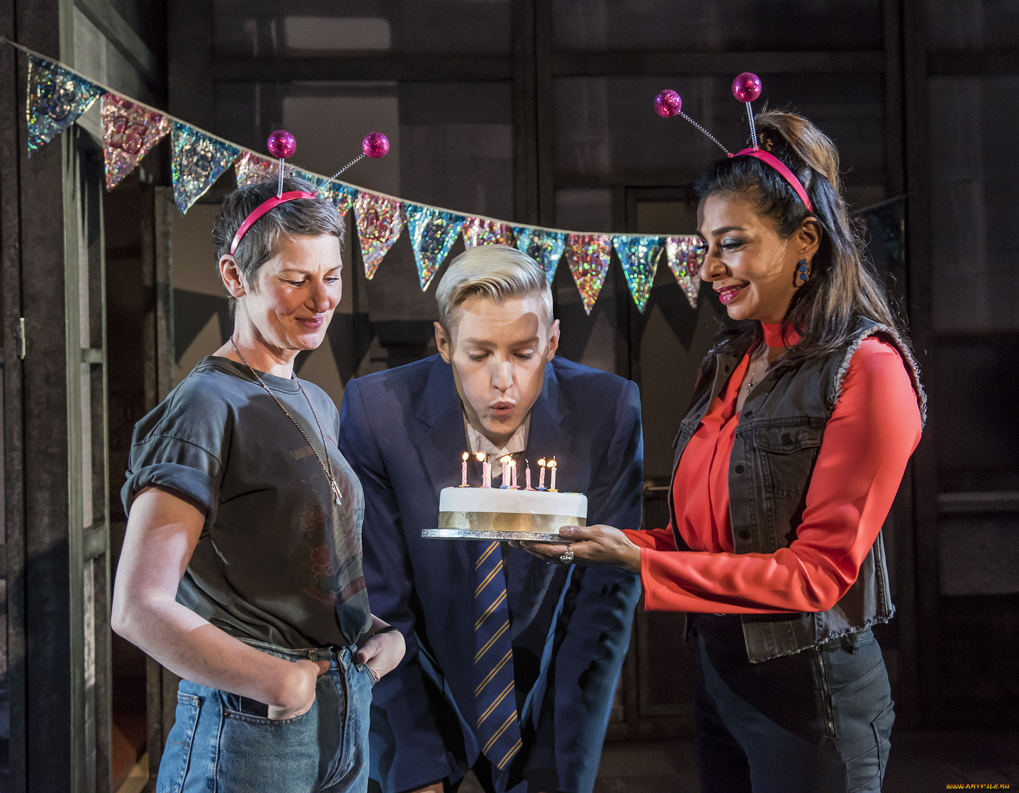 кино, фильмы, everybody`s, talking, about, jamie, парень, женщины, торт, день, рождения