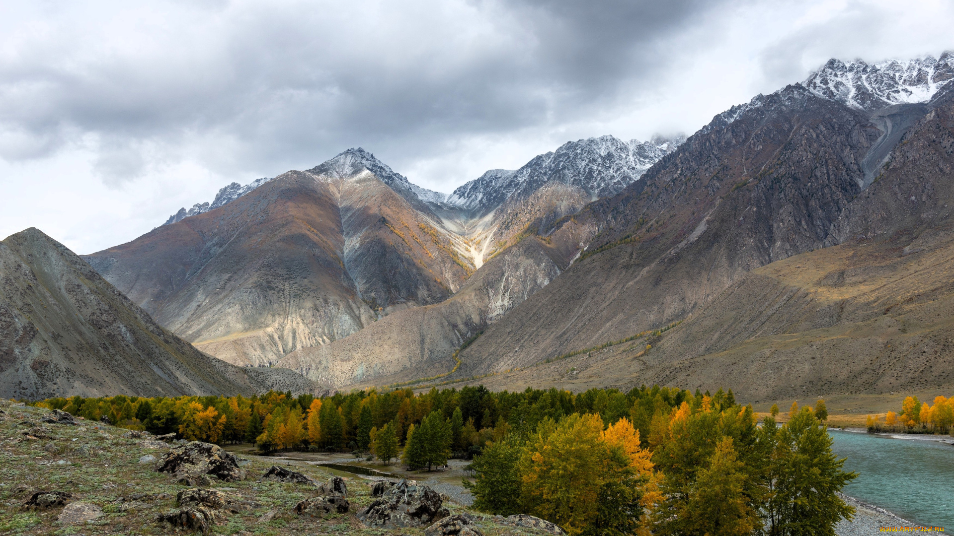 природа, горы, тучи, река, деревья, осень, камни