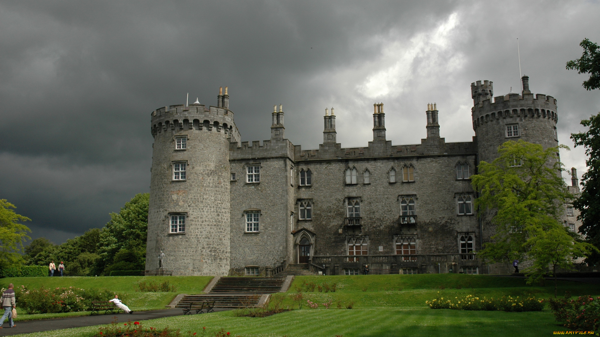 ireland`s, castle, kilkenny, города, дворцы, замки, крепости, ступеньки, башни, замок, туча, клумбы
