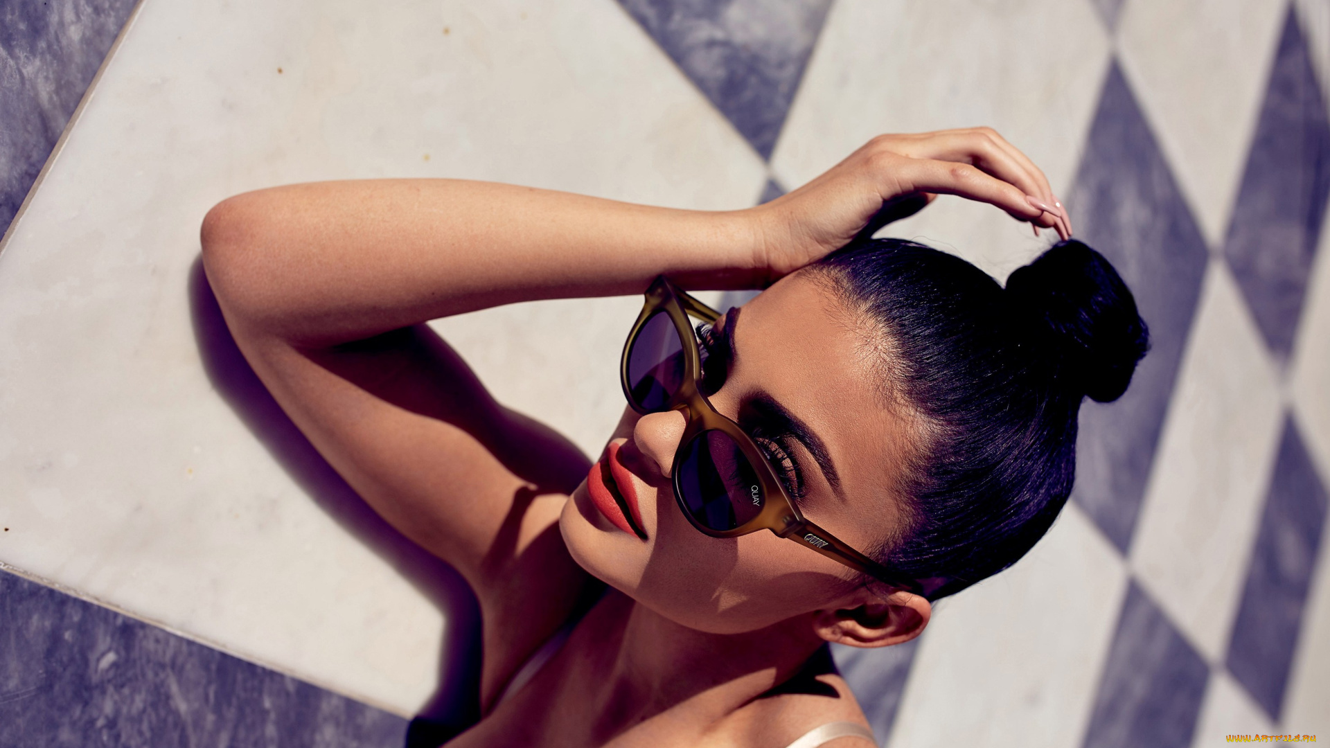 девушки, kylie, jenner, брюнетка, очки, лицо, пол, бюстгальтер