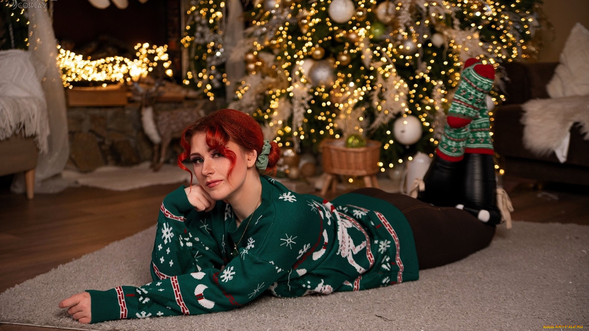 девушки, ира, сокол, образ, наряд, свитер, рыжая, носки, коврик, новый, год, ёлка, украшения, камин