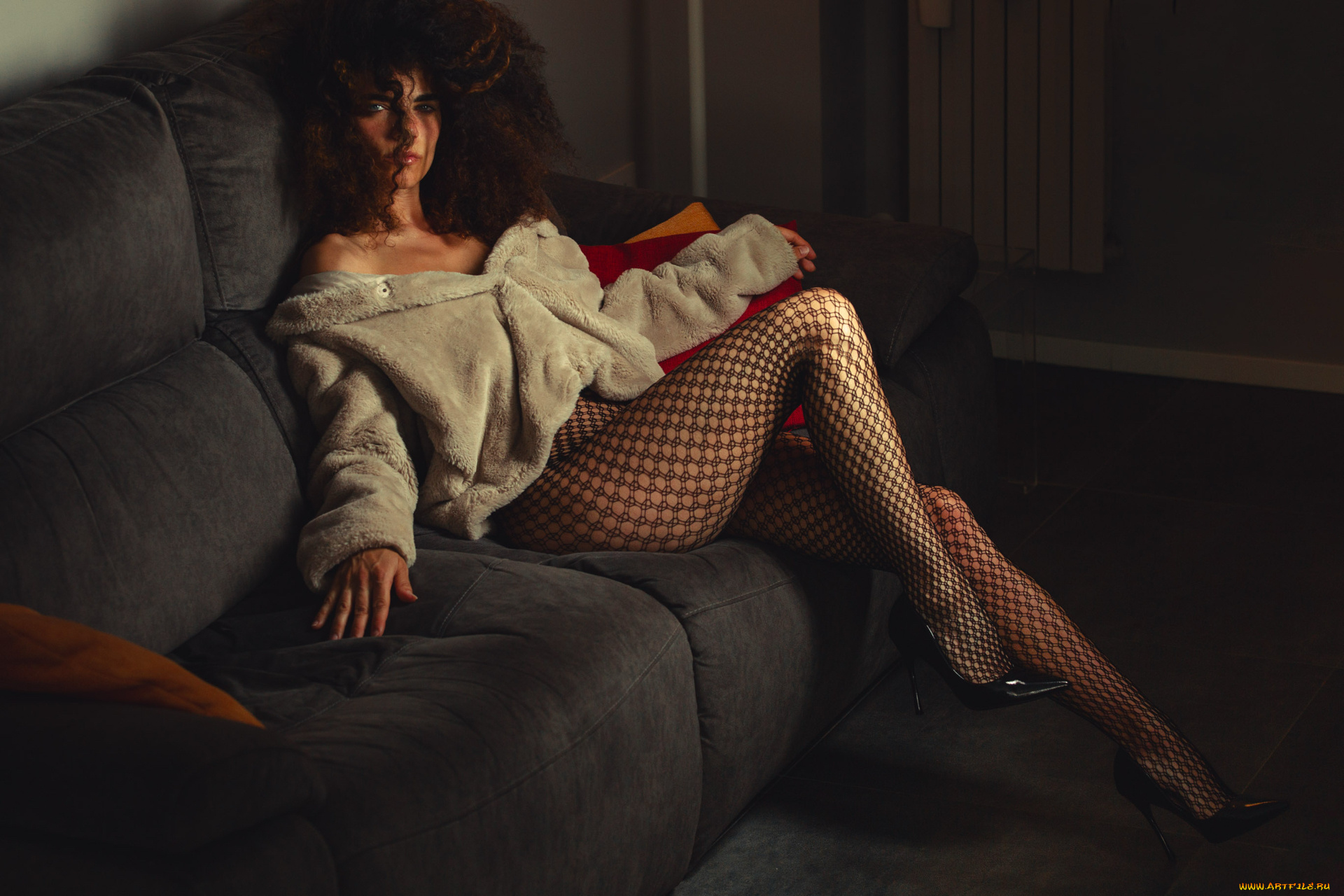 красивая, девушка, девушки, -, брюнетки, , шатенки, девушка, женщина, шатенка, темноволосая, сексуальная, модель, звезда, позирует, разная, обувь, верхняя, стильная, одежда, нижнее, эротическое, бельё, трусы, лифчик, колготки, чулки, аксессуары, макияж, и, множество, элементов, на, фотографии