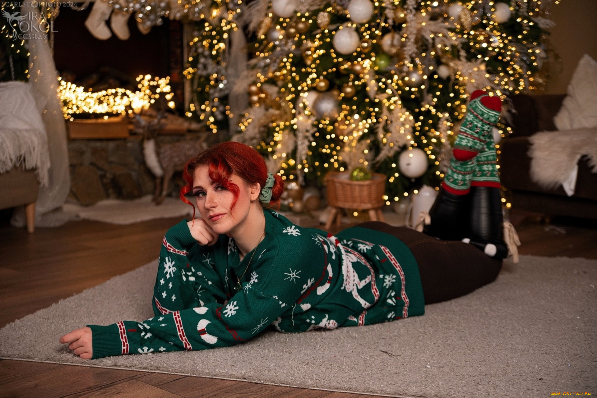 девушки, ира, сокол, образ, наряд, свитер, рыжая, носки, коврик, новый, год, ёлка, украшения, камин