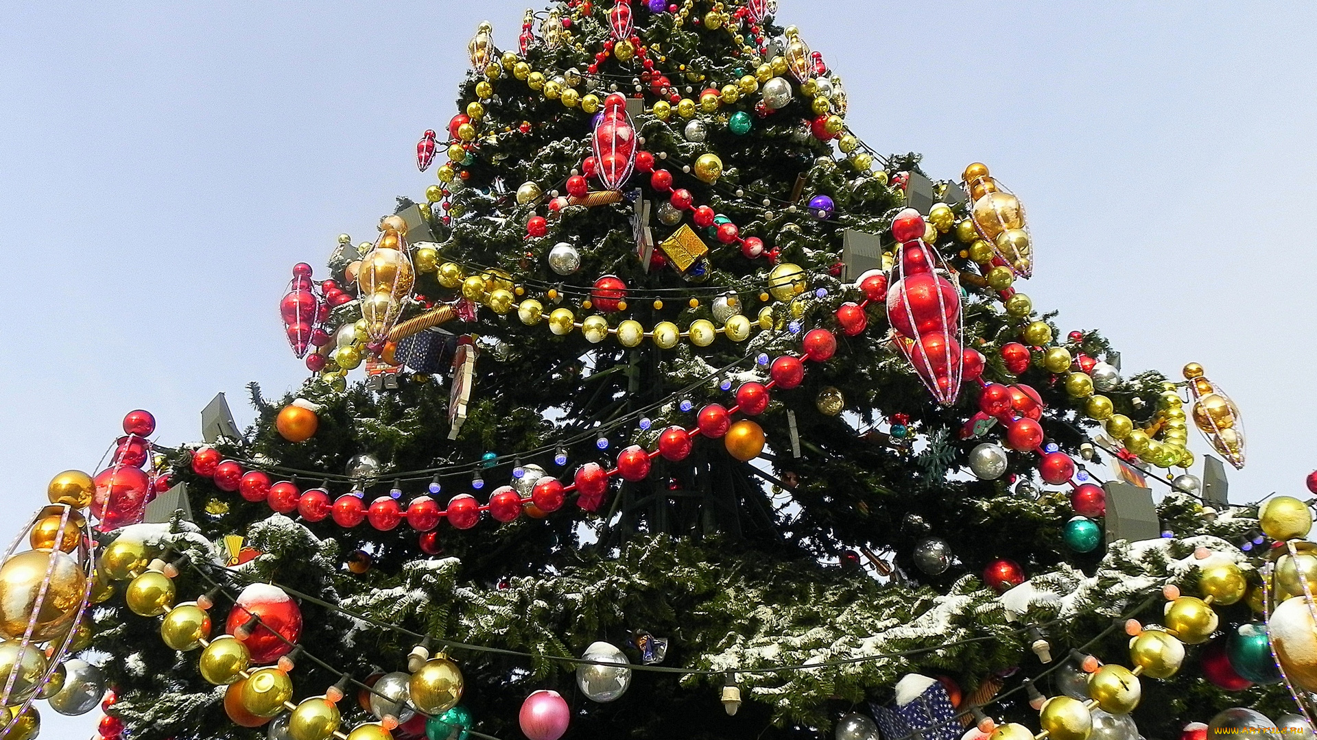 праздничные, Ёлки, гирлянды, бусы, игрушки