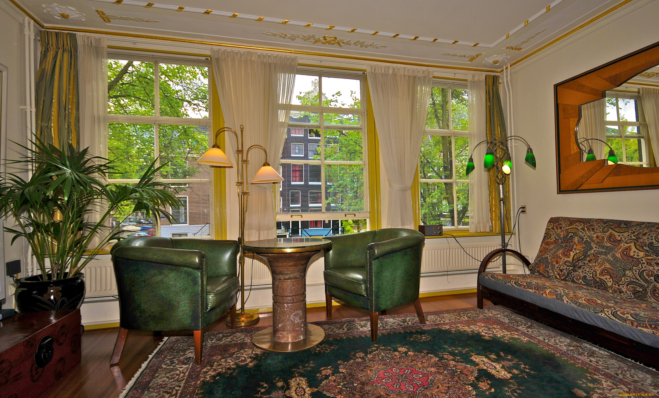 интерьер, гостиная, зеркало, шторы, лампа, диван, кресла