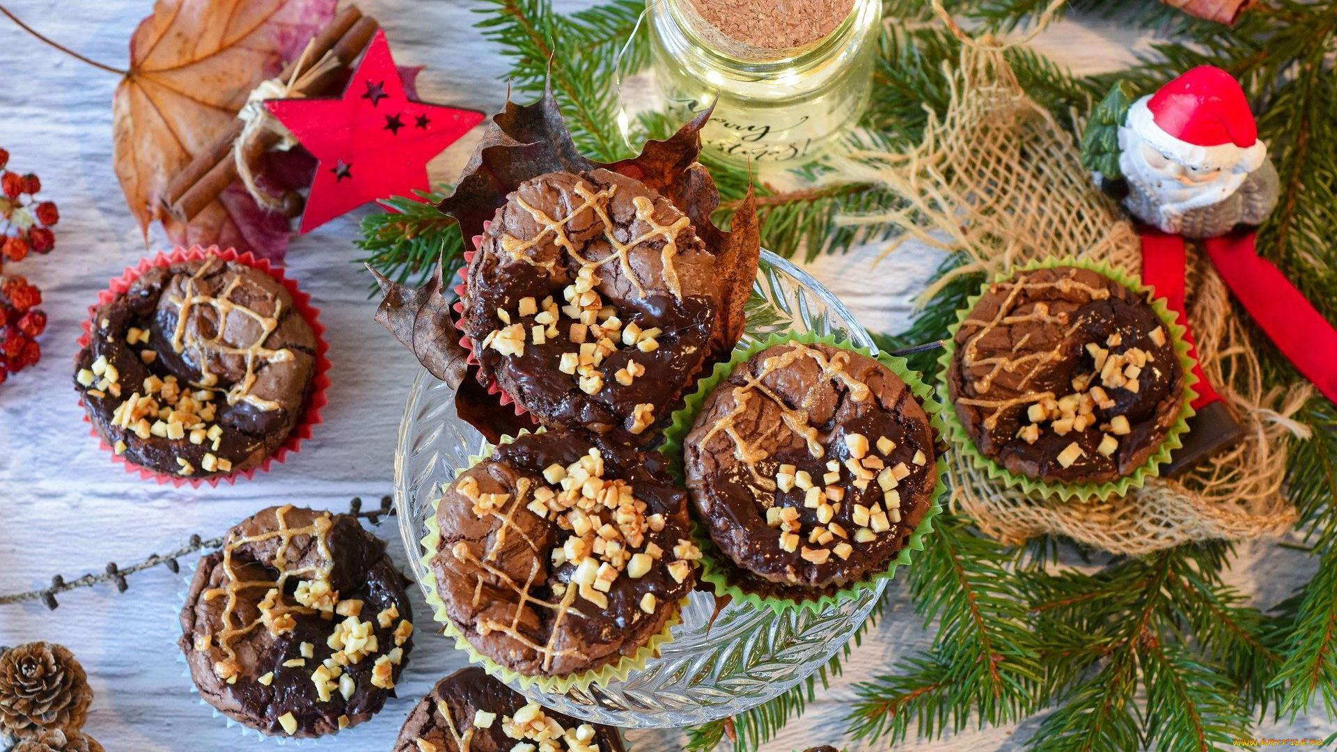 праздничные, угощения, шишки, ветки, еловые, кексы, капкейки