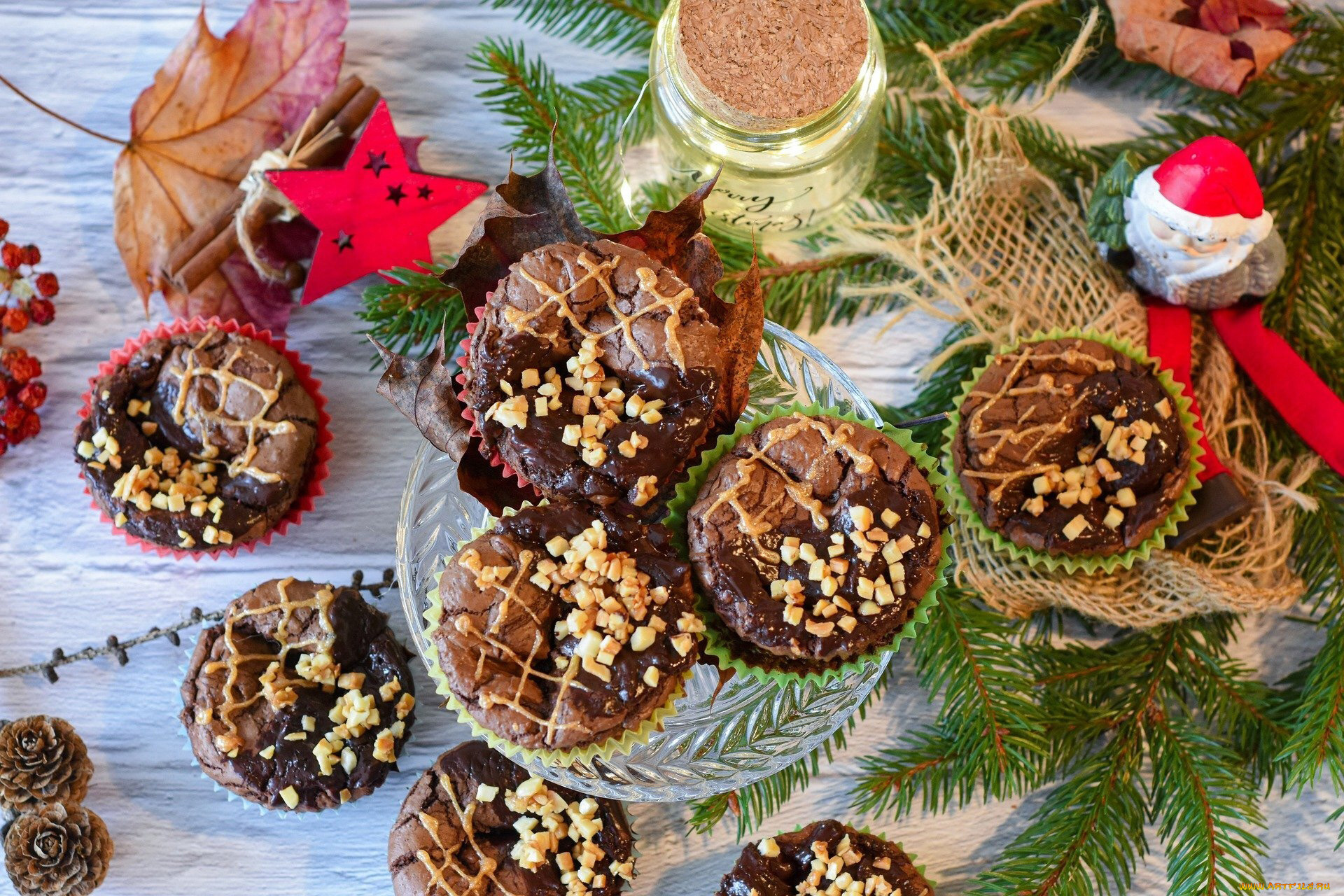 праздничные, угощения, шишки, ветки, еловые, кексы, капкейки