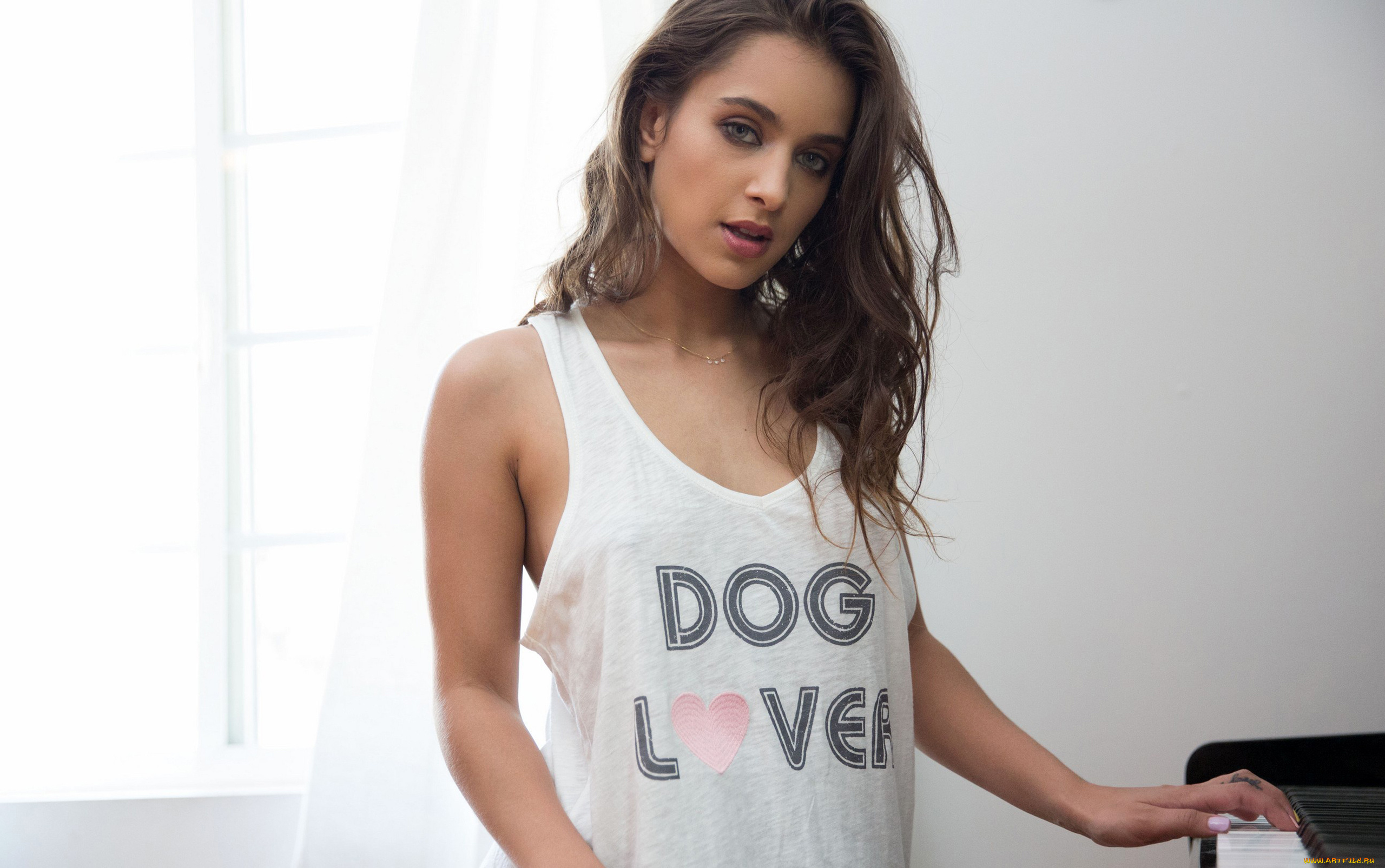 uma, jolie, девушки, uma, jolie, , madeline, clarck, uma, jolie, девушка, модель, шатенка, поза, взгляд, красотка, макияж