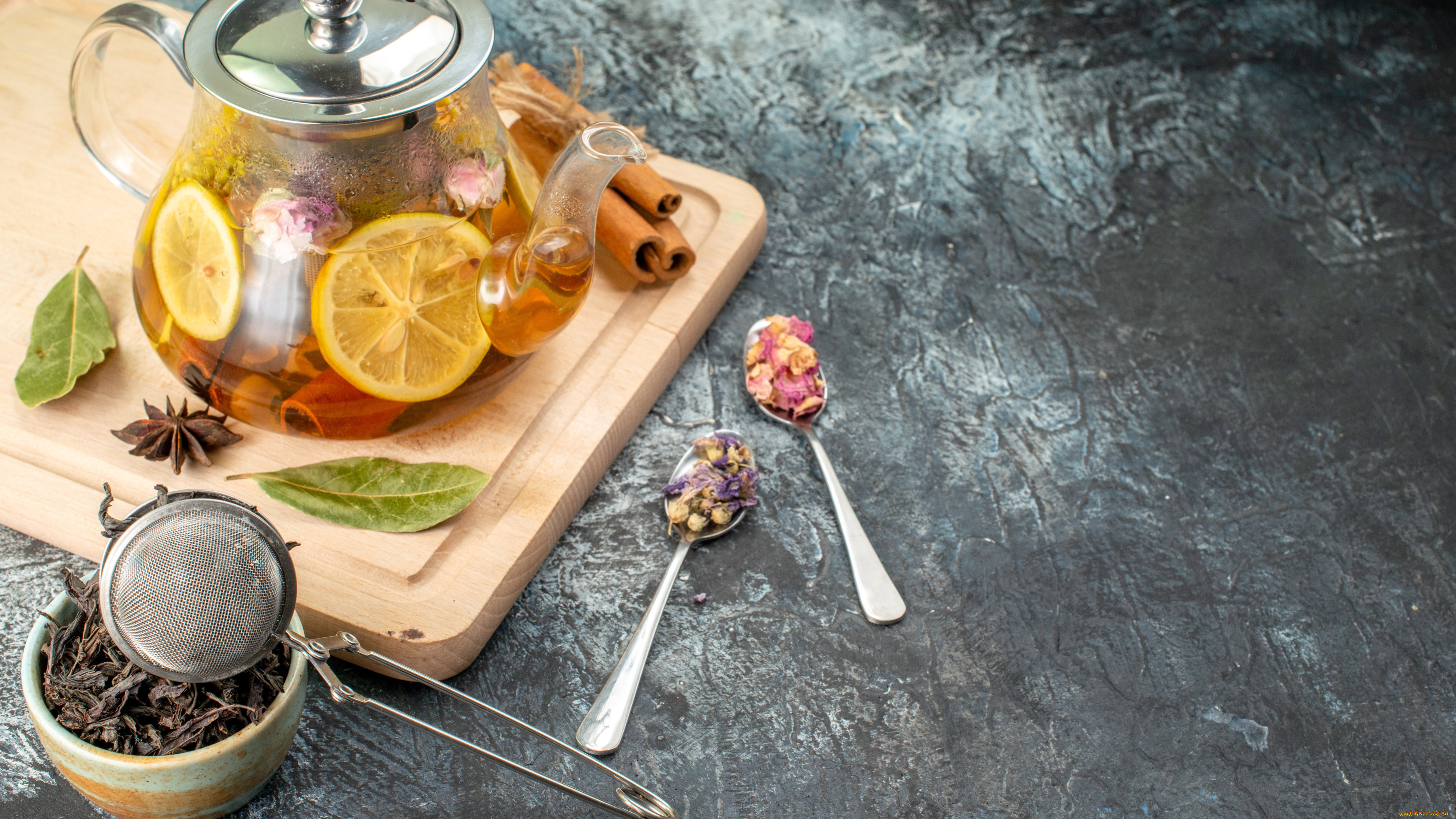 еда, напитки, , чай, листья, стол, чай, чайник, миска, мёд, корица, серый, фон
