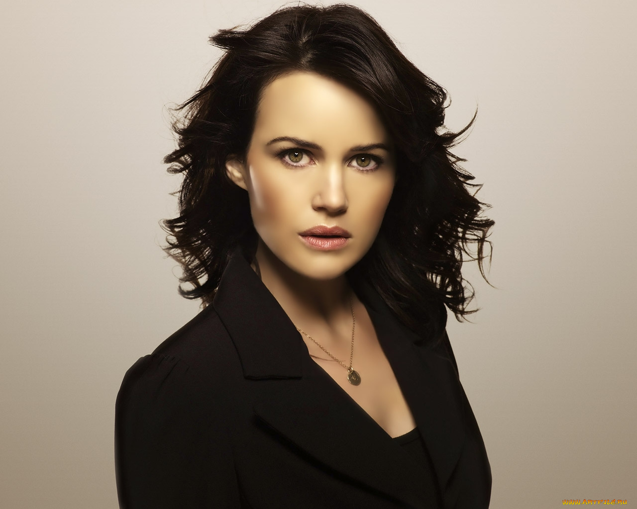 Carla, Gugino, девушки