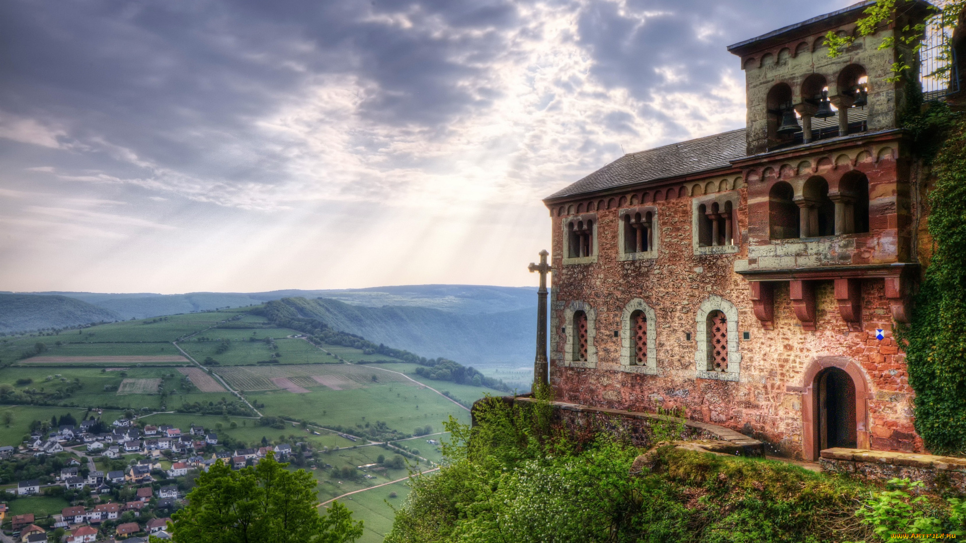 италия, города, пейзажи, холм, свет, часовня, деревня, поля