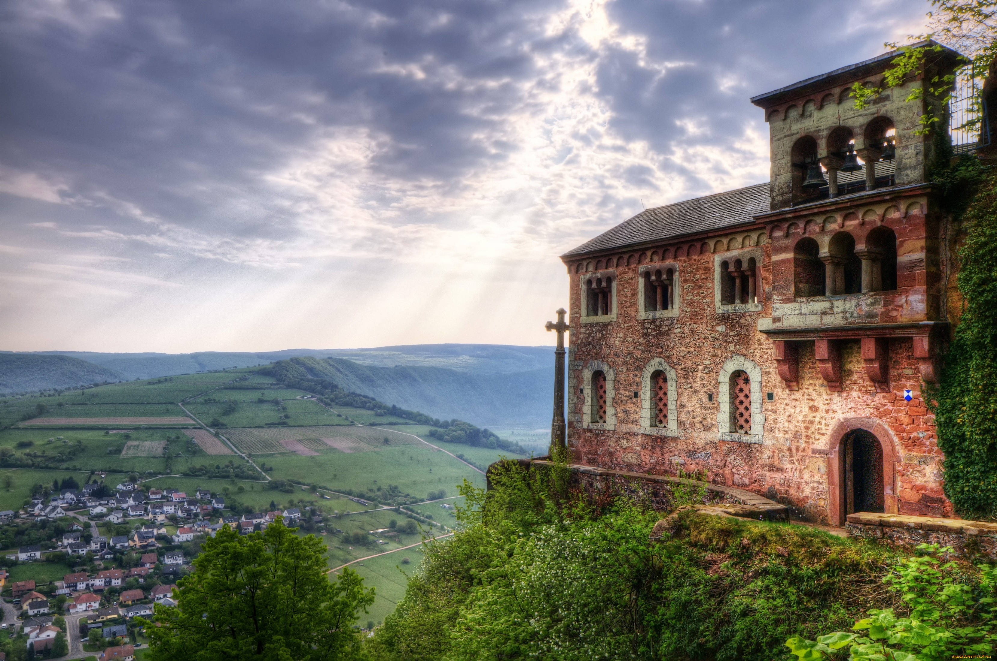 италия, города, пейзажи, холм, свет, часовня, деревня, поля