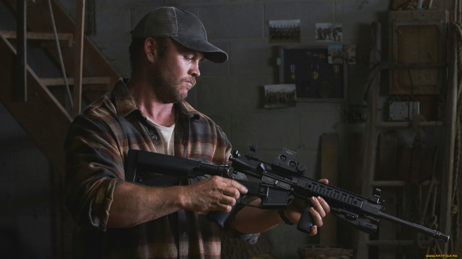 crypto, , 2019, кино, фильмы, crypto, крипто, триллер, криминал, luke, hemsworth