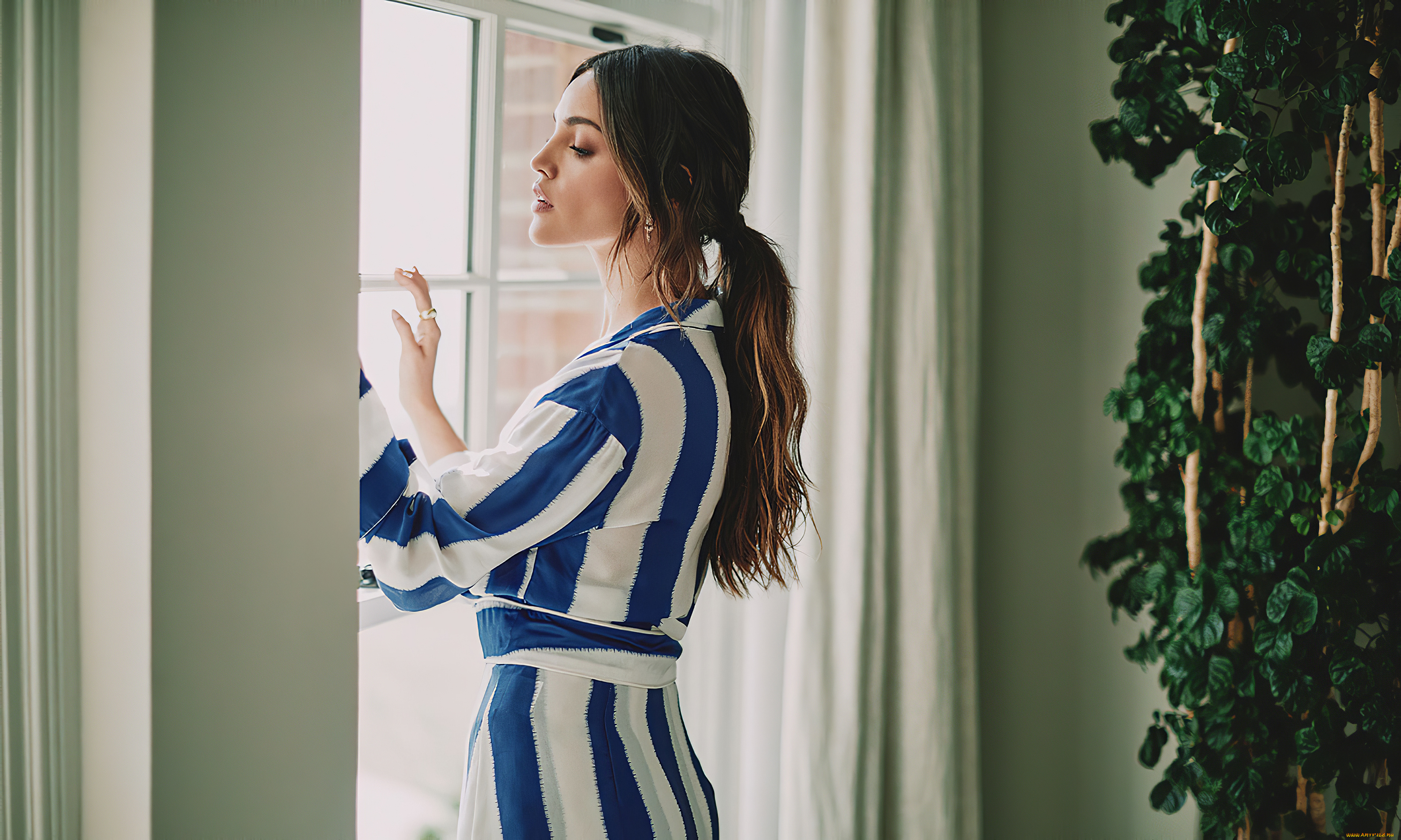 eiza, gonzalez, , nexos, magazine, 2020, девушки, nexos, magazine, 2020, эйса, гонсалес, халат, мексиканская, актриса, окно, певица