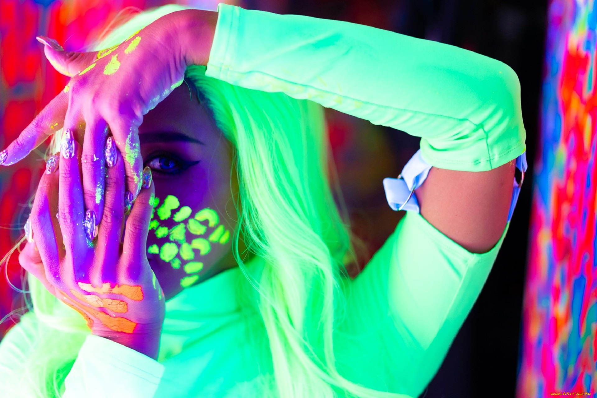 девушки, nonsummerjack, зеленые, волосы, купальник, неон, граффити, коридор, топ