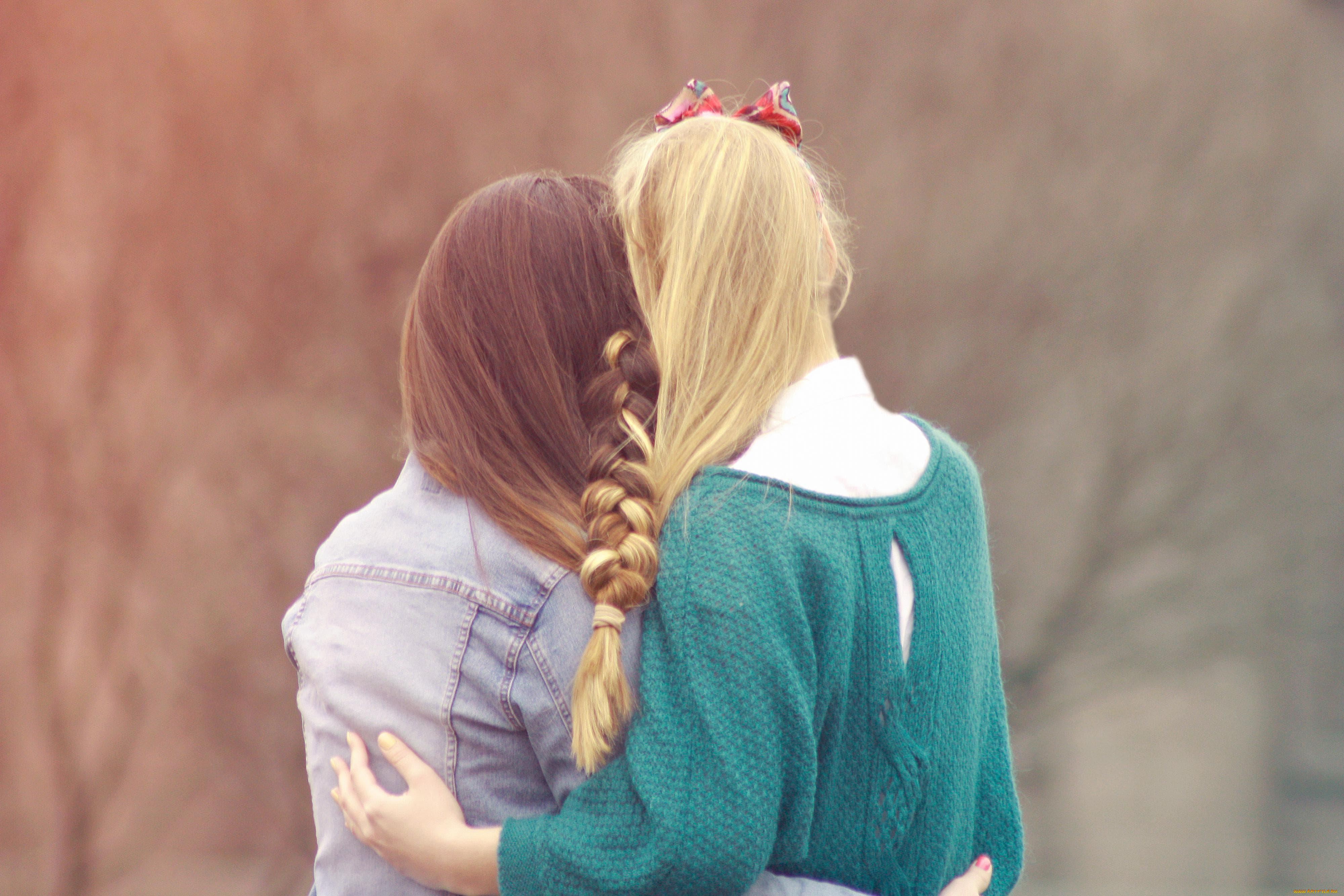 девушки, -unsort, , группа, девушек, коса, блондинка, шатенка, свитер, бантик, подруги