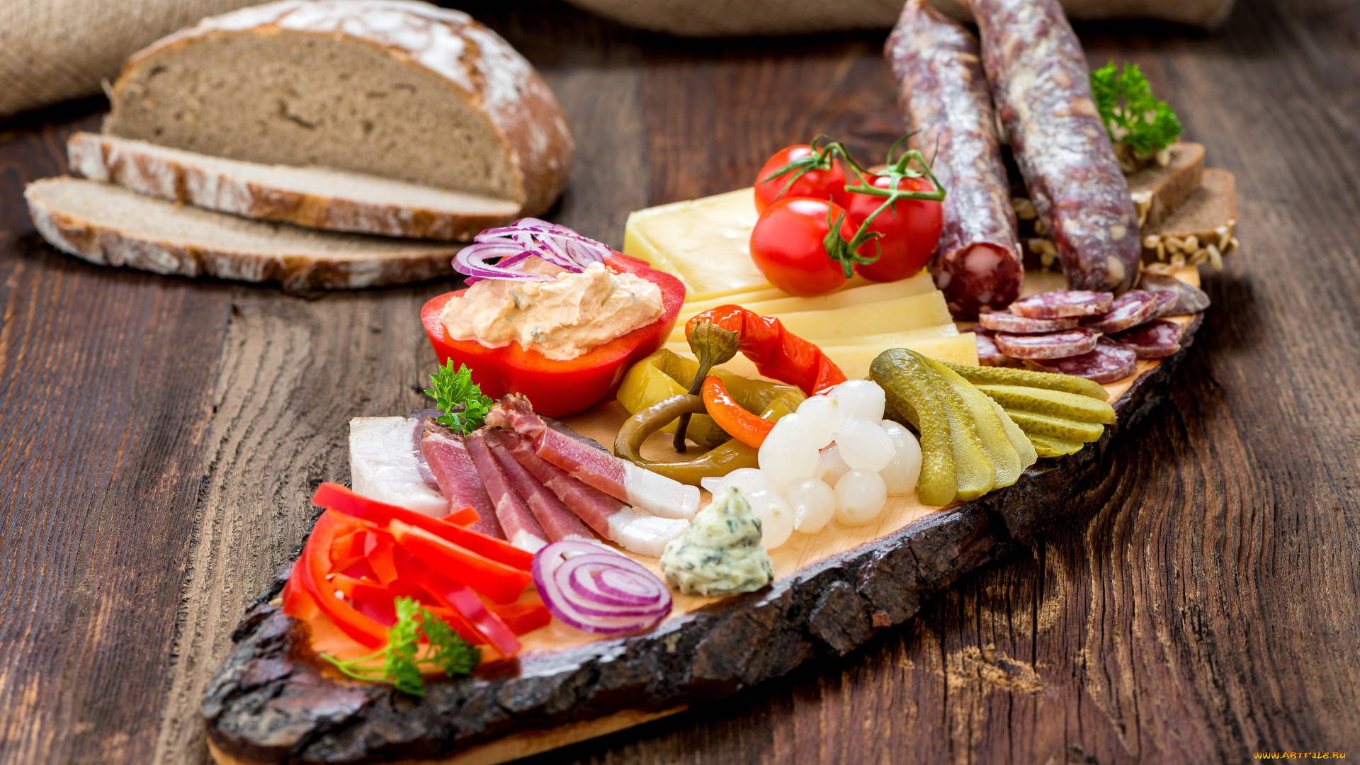 еда, салаты, , закуски, бутерброд, огурец, лук, брынза, сыр, булки, хлеб, колбаса, помидор, перец, соус