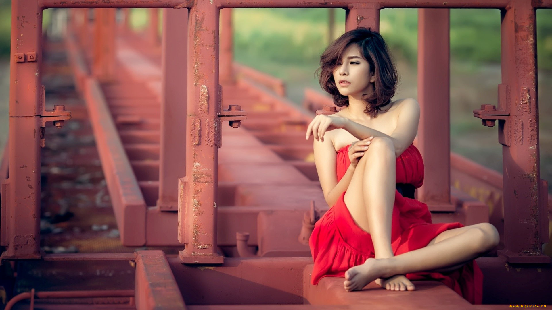 девушки, -, азиатки, платье, железная, дорога, конструкция, босиком