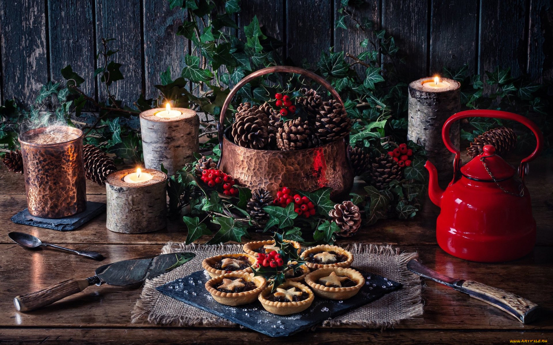 еда, натюрморт, свечи, шишки, ягоды, чайник, пирожные