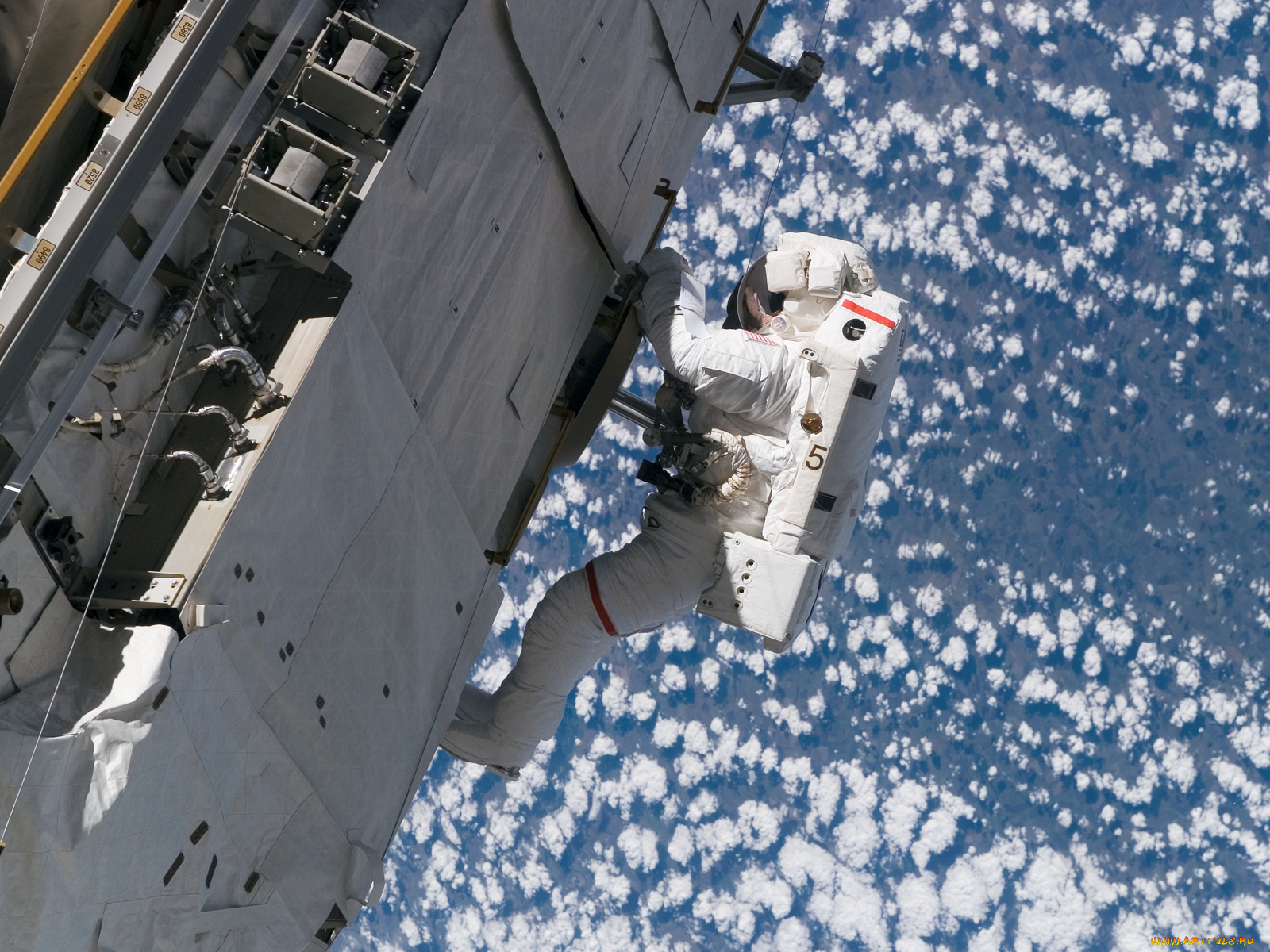 космос, астронавты, космонавты