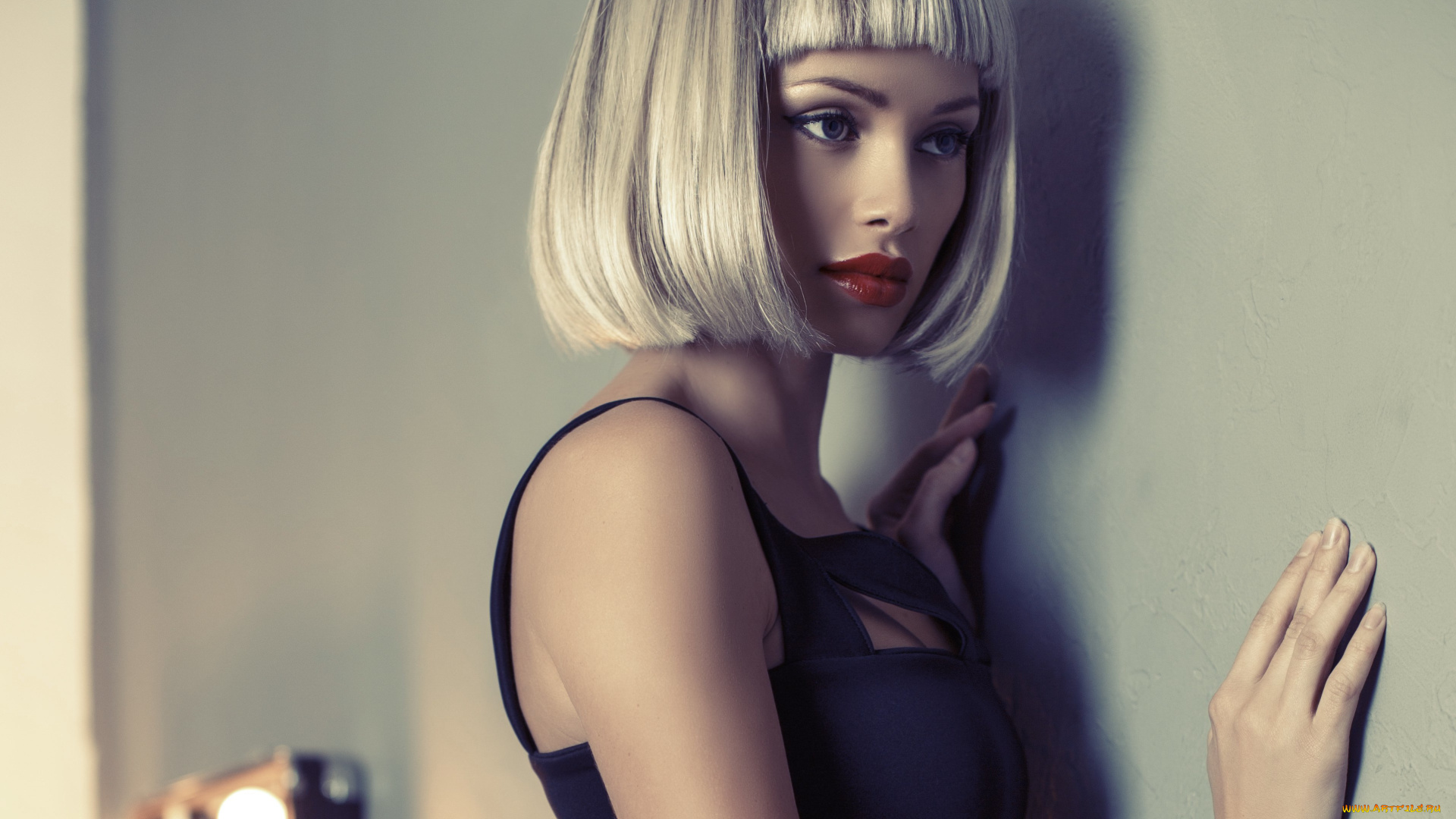 девушки, -unsort, , блондинки, стена, взгляд, млдель, девушка, рука, челка, стрижка, красные, губы, макияж, лицо, профиль