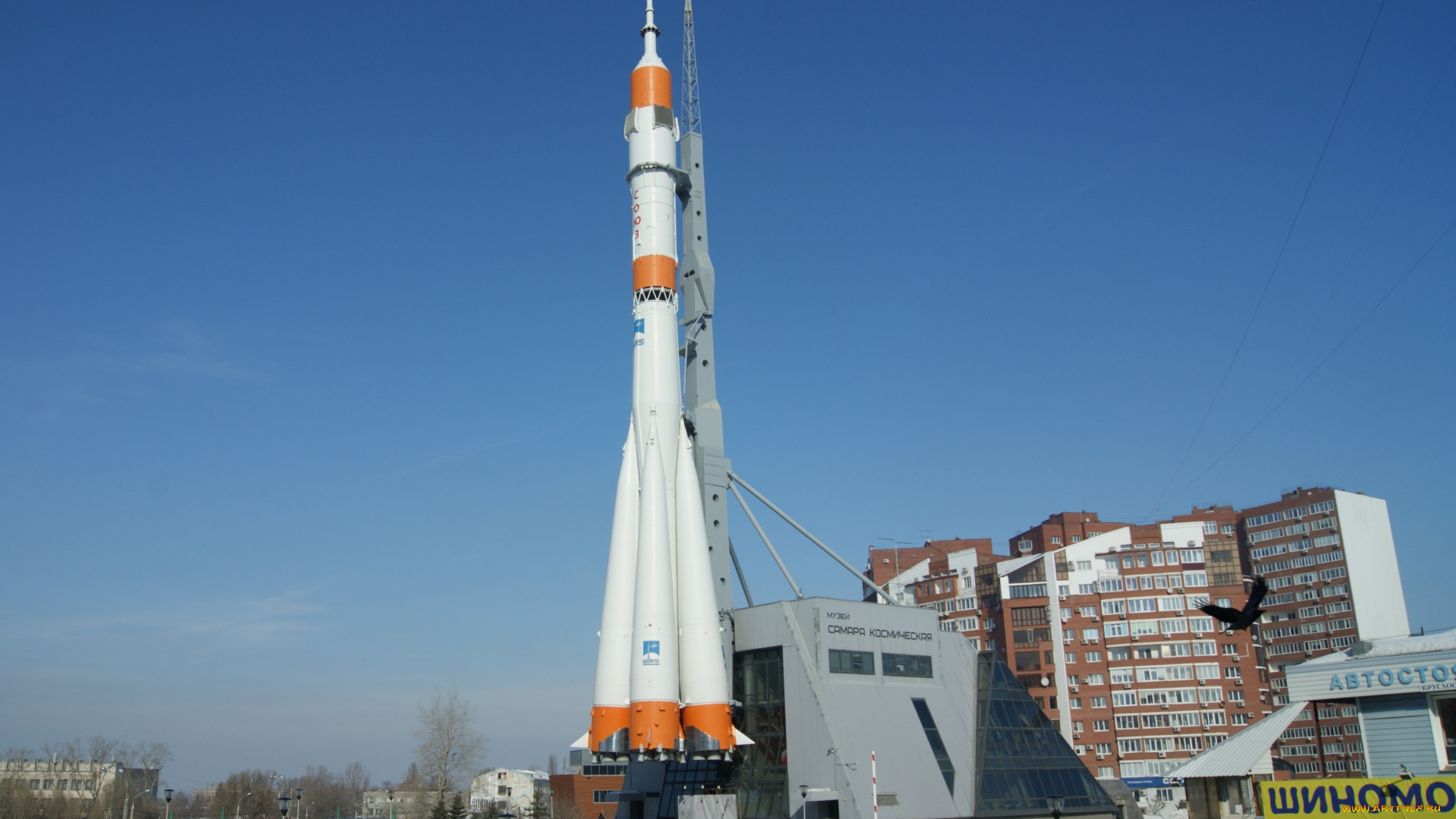 самара, , космический, музей, города, -, памятники, , скульптуры, , арт-объекты, ракета, небо, здания, деревья