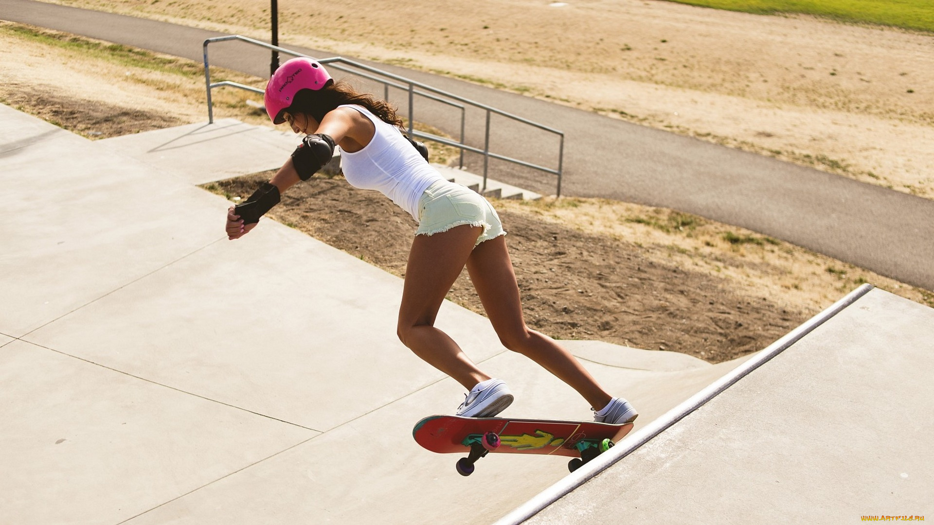 спорт, экстрим, девушка, скейтборд, ступени, трюк, шлем, майка, шорты, защита