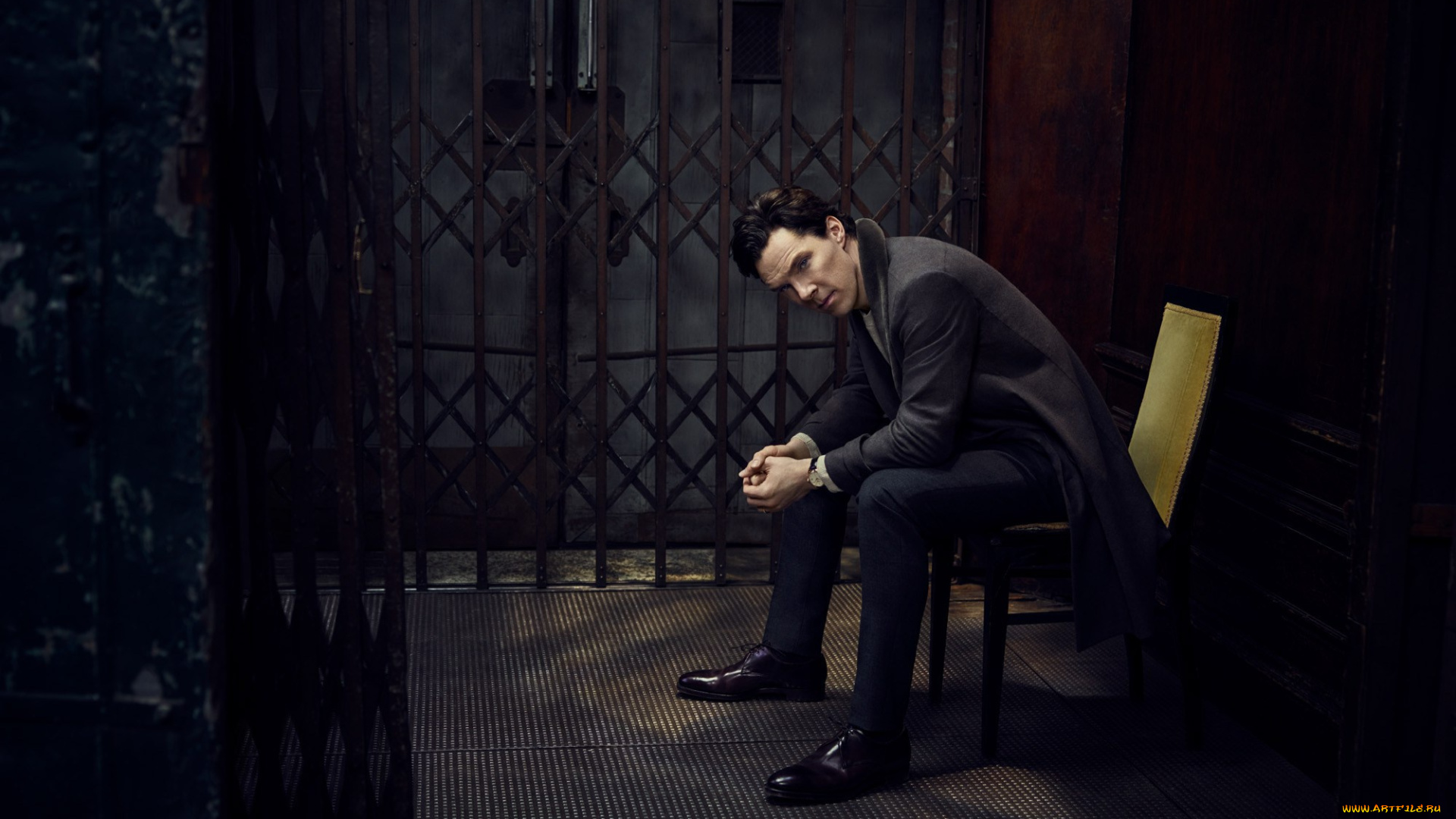 мужчины, benedict, cumberbatch, стул, бенедикт, камбербэтч, jason, bell, фотосессия, решётка, vanity, fair, benedict, cumberbatch