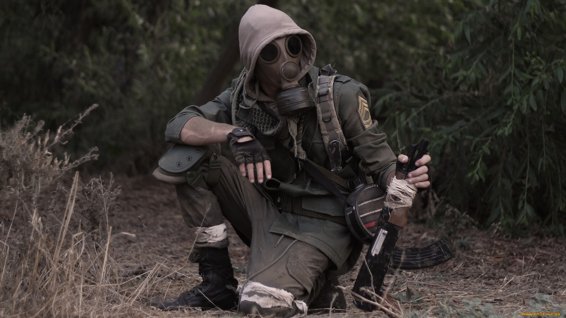 оружие, армия, спецназ, мужчина, форма, противогаз, капюшон, автомат