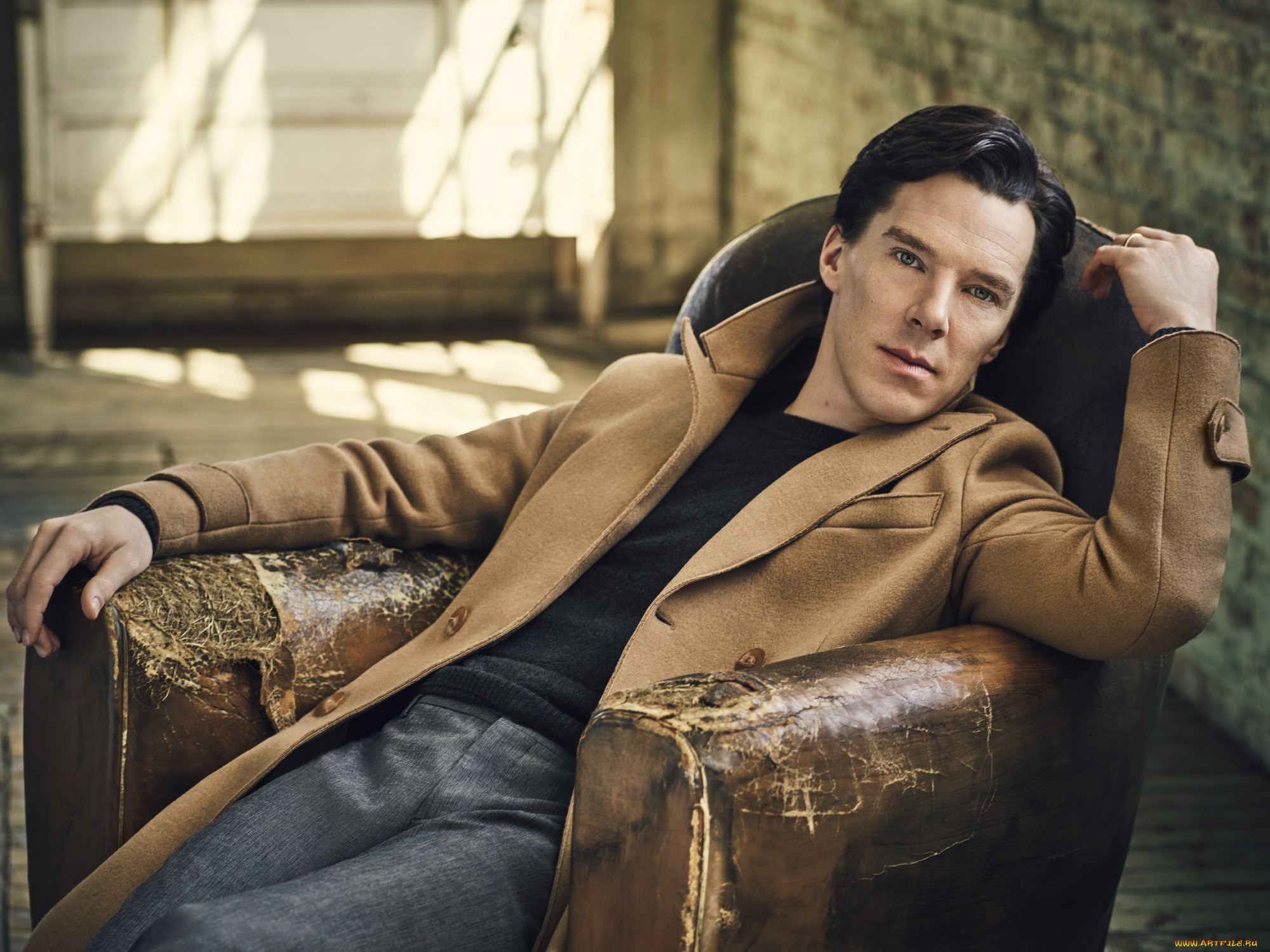 мужчины, benedict, cumberbatch, фотосессия, в, кресле, 2016, сидит, поза, пальто, vanity, fair, брюки, актер, jason, bell, джемпер, бенедикт, камбербэтч, benedict, cumberbatch