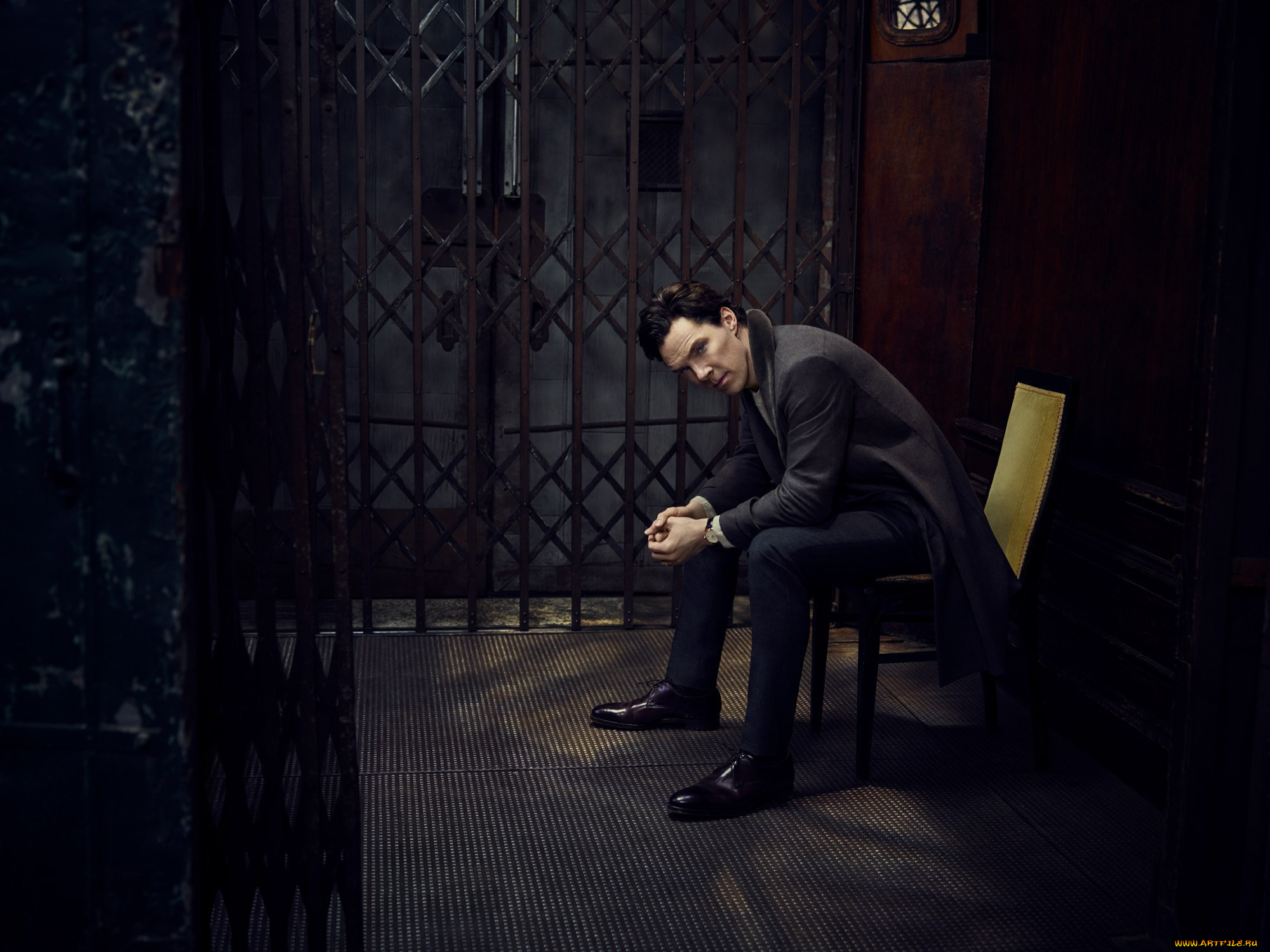 мужчины, benedict, cumberbatch, стул, бенедикт, камбербэтч, jason, bell, фотосессия, решётка, vanity, fair, benedict, cumberbatch