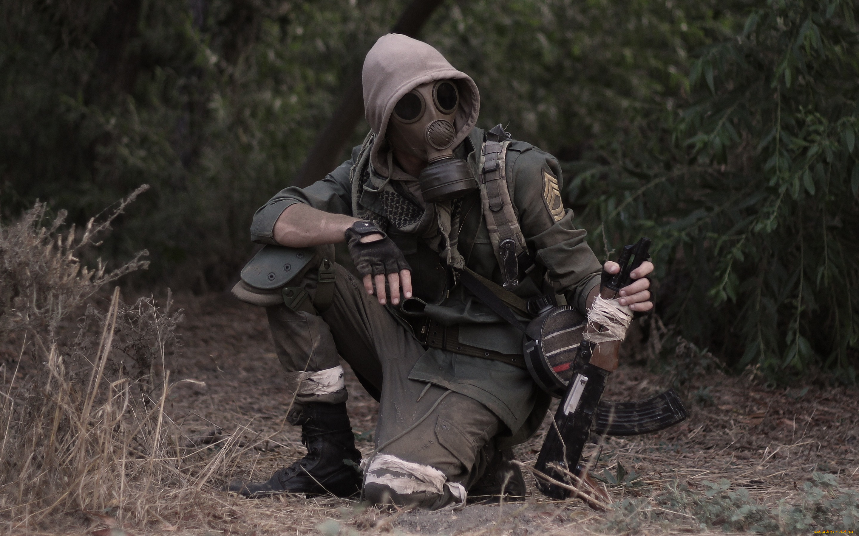 оружие, армия, спецназ, мужчина, форма, противогаз, капюшон, автомат
