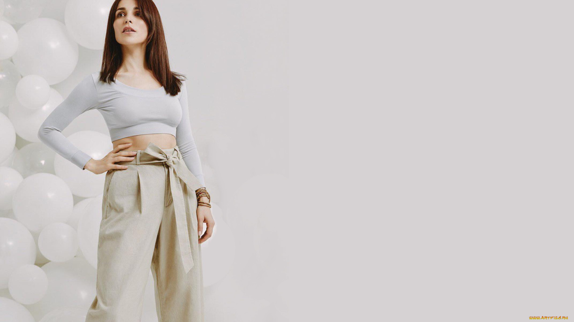 музыка, сати, казанова, певица, шатенка, топ, брюки, браслет, шарики