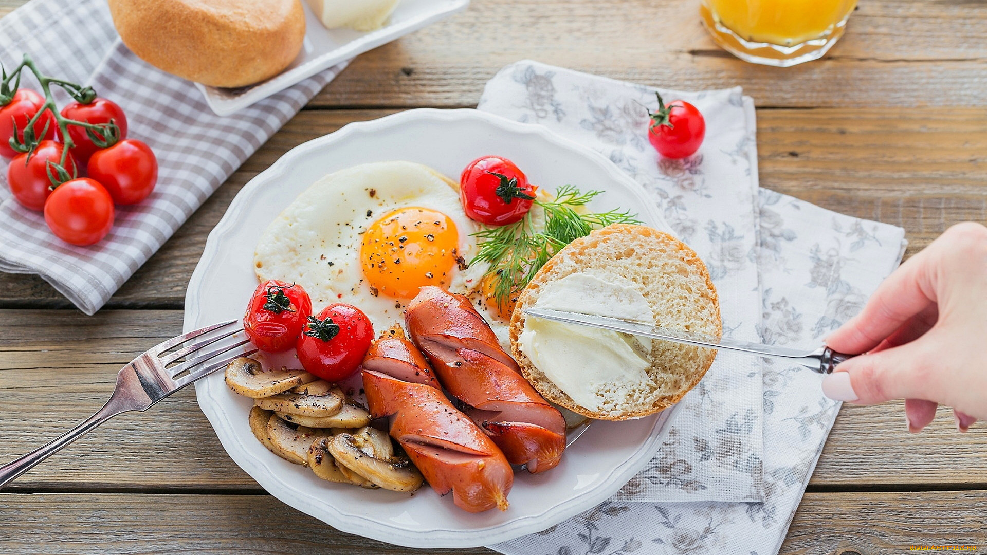 еда, разное, сосиски, помидоры, глазунья, масло, завтрак