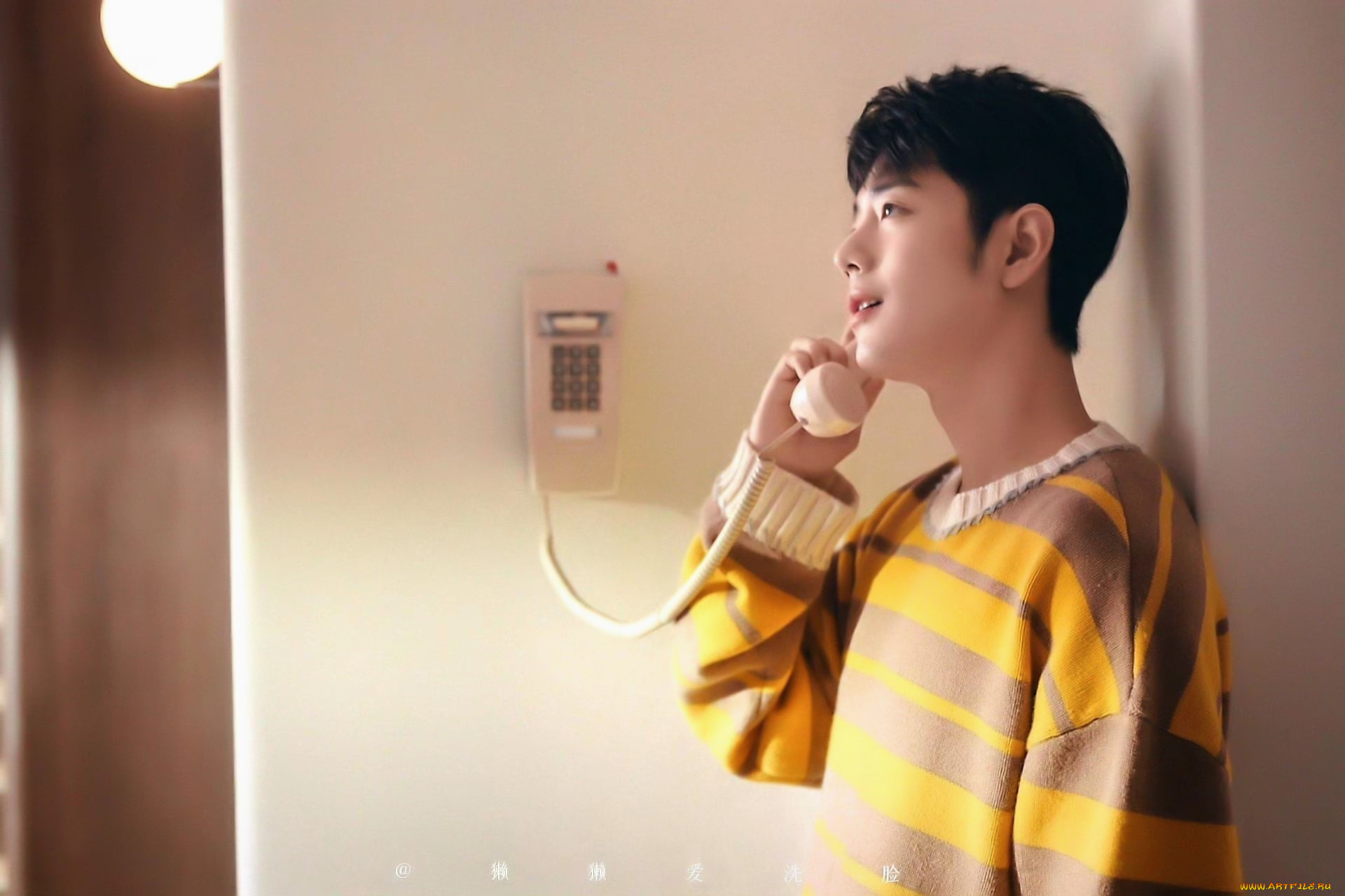 мужчины, xiao, zhan, актер, свитер, телефон, стена