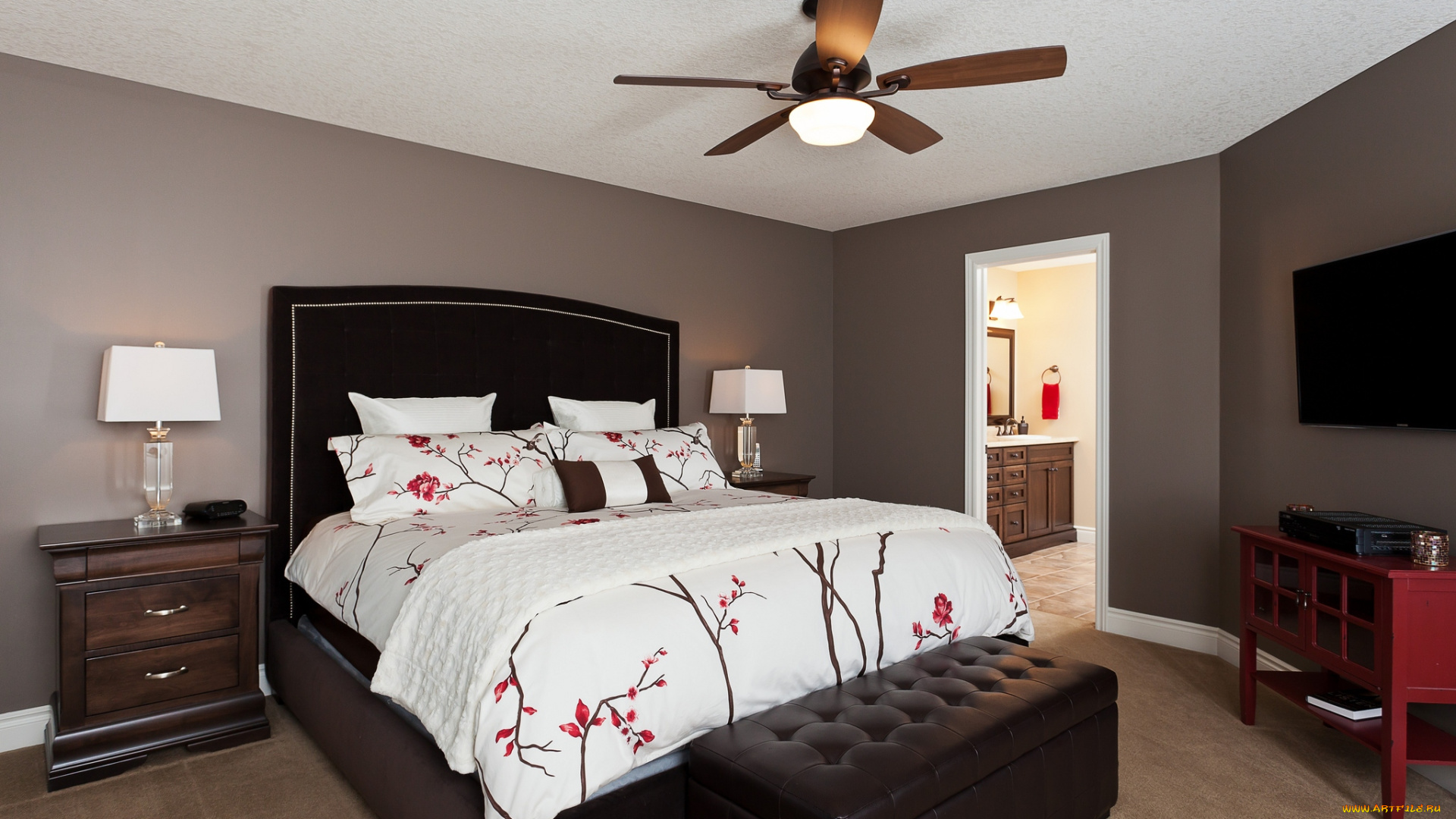 интерьер, спальня, кровать, подушки, банкетка