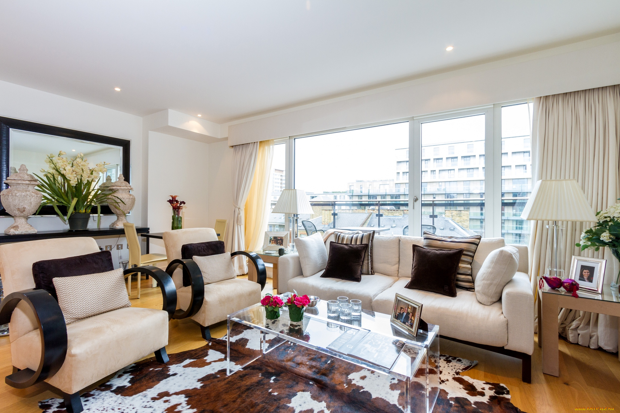 интерьер, гостиная, столик, окно, подушки, диваны