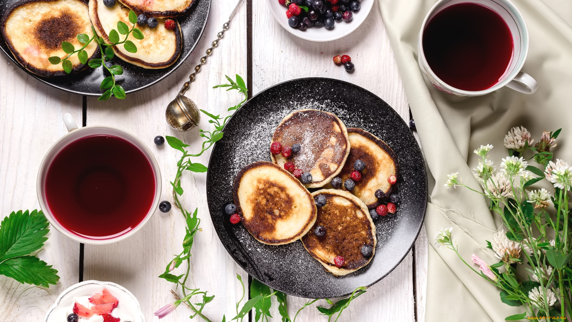 еда, блины, , оладьи, блинчики, земляника, клевер, черника, ягоды, чай