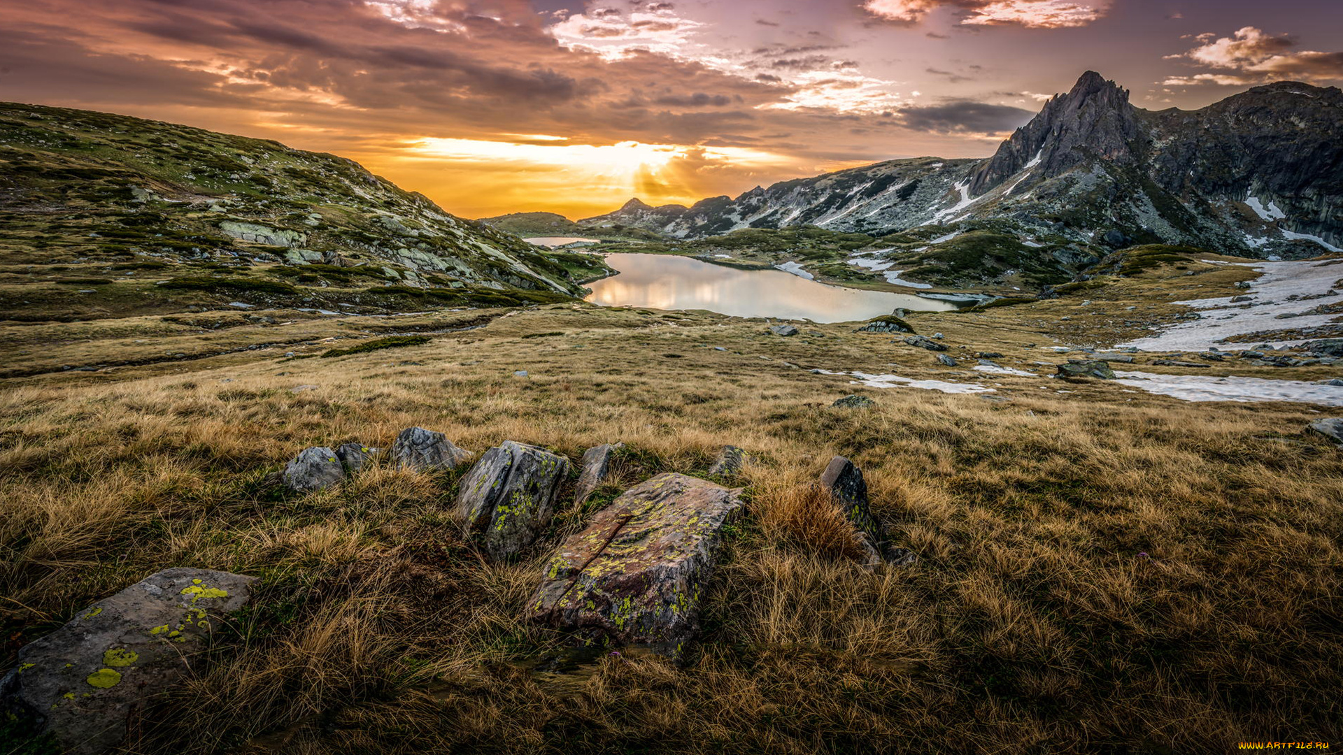 природа, горы, болгария, камни, трава, озеро, восход, облака