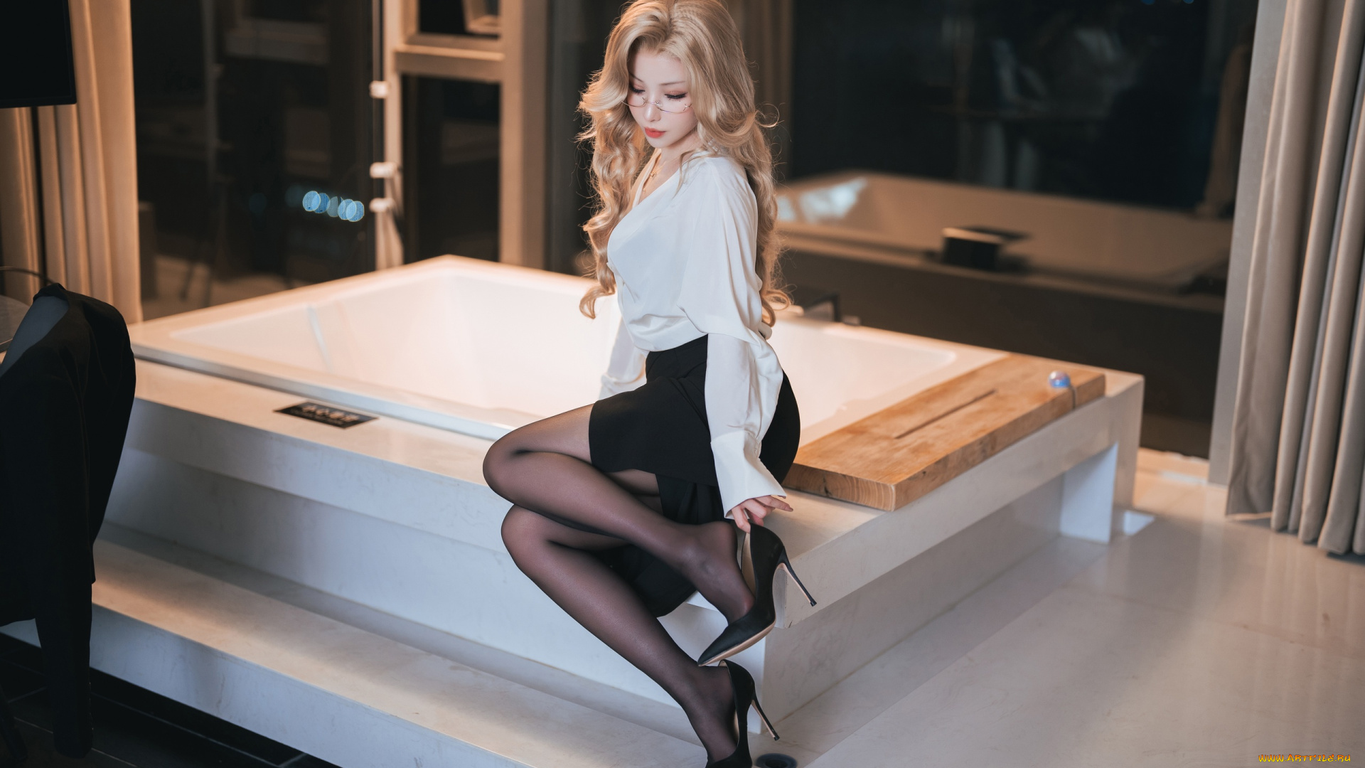 rioko, ryoko, девушки, девушка, женщина, блондинка, светловолосая, сексуальная, модель, звезда, позирует, разная, обувь, верхняя, стильная, одежда, нижнее, эротическое, бельё, трусы, лифчик, колготки, чулки, аксессуары, макияж, и, множество, элементов, на, фотографии